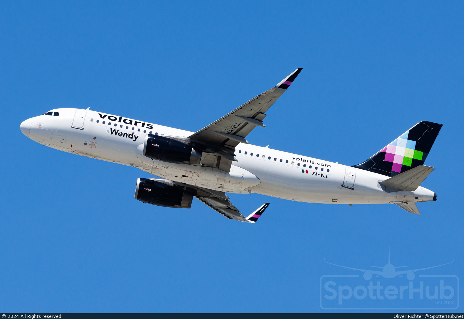 Photo of XA-VLL - Airbus A320-233 operated by Volaris