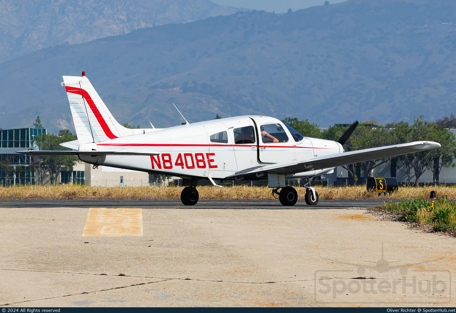 Photo of N8408E - Piper PA-28-161 Warrior II operated by Long Beach Flying Club