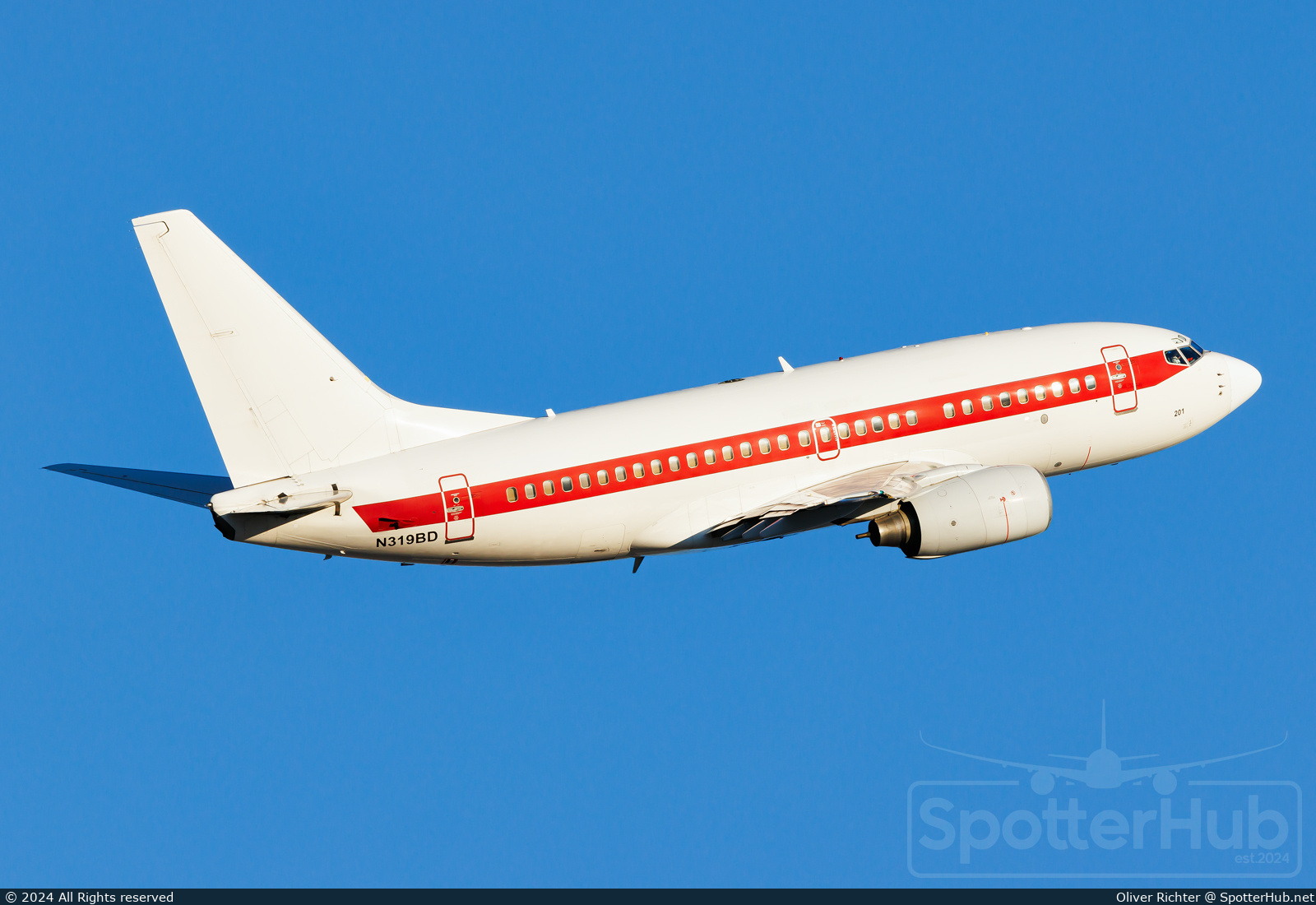 Photo of N319BD - Boeing 737-66N operated by AECOM