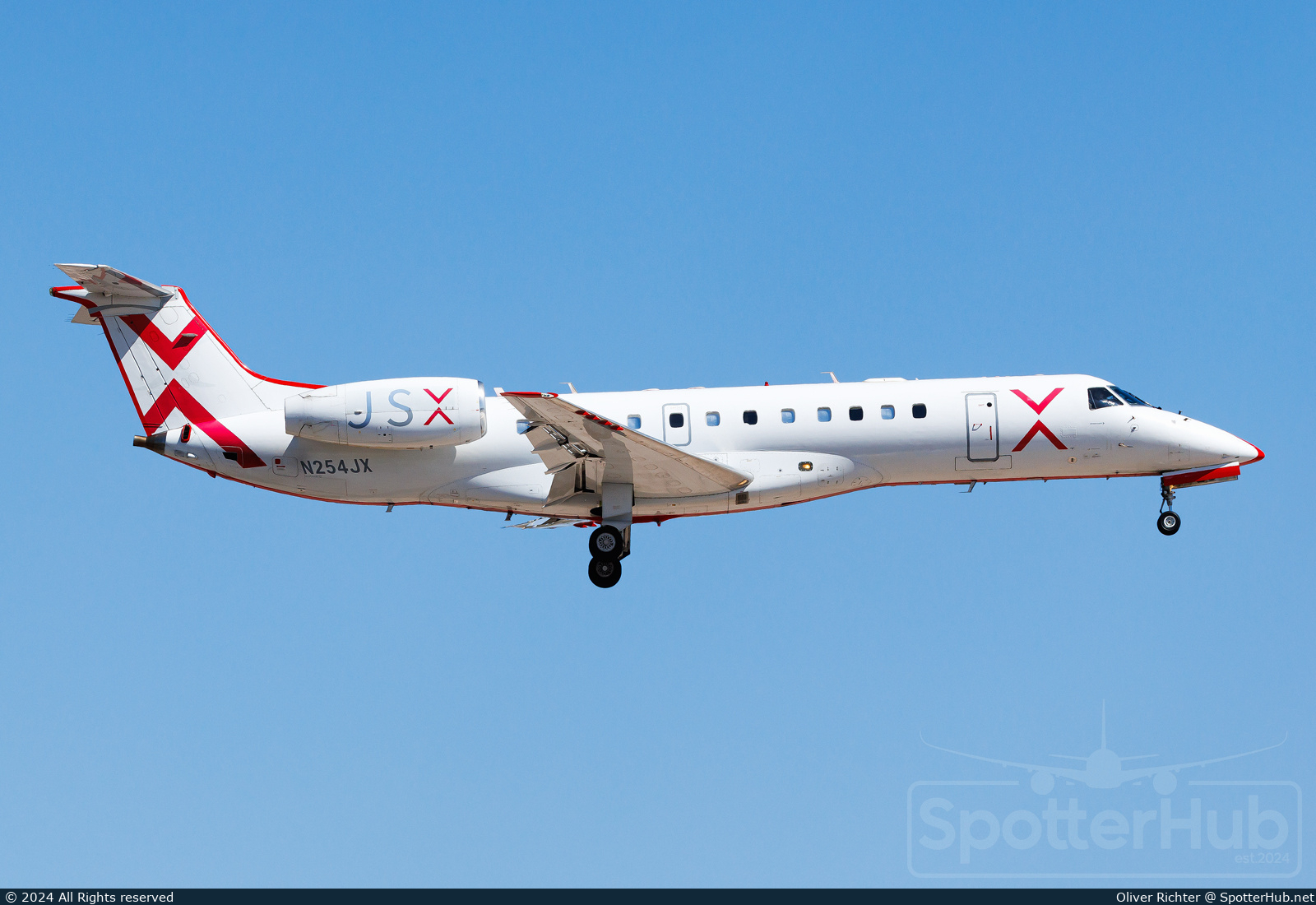 Photo of N254JX - Embraer ERJ-135LR operated by JetSuiteX