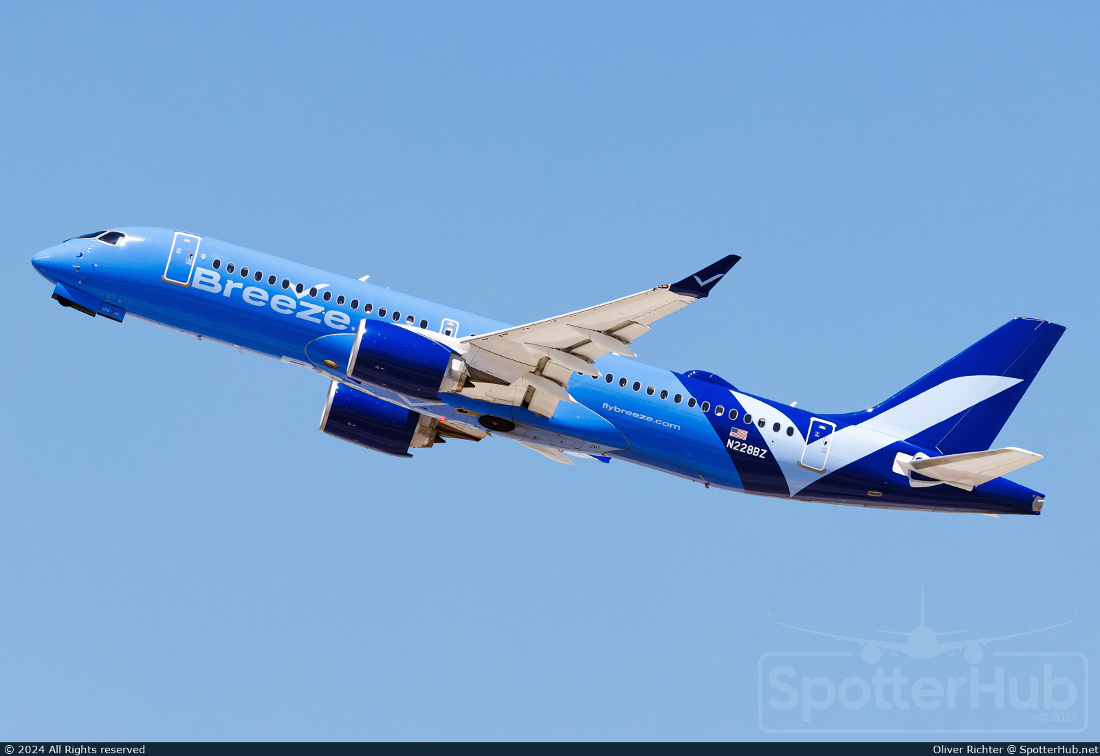 Photo of N228BZ - Airbus A220-300 operated by Breeze Airways