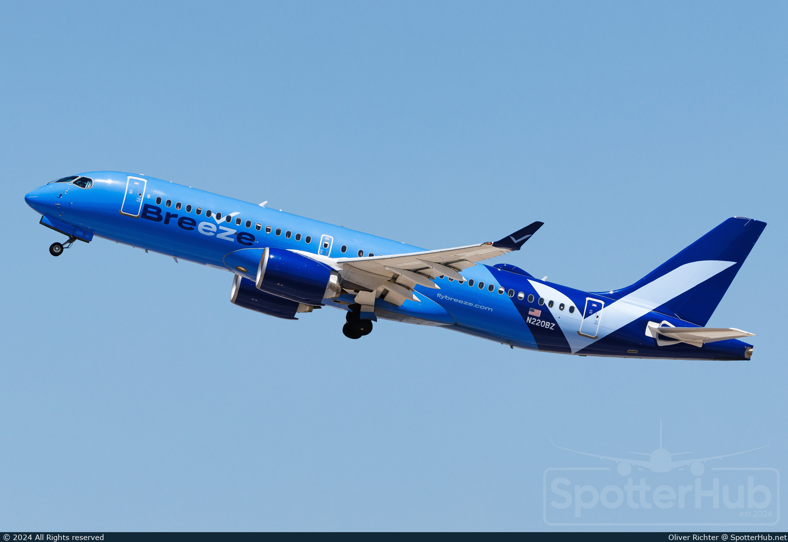 Photo of N220BZ - Airbus A220-300 operated by Breeze Airways