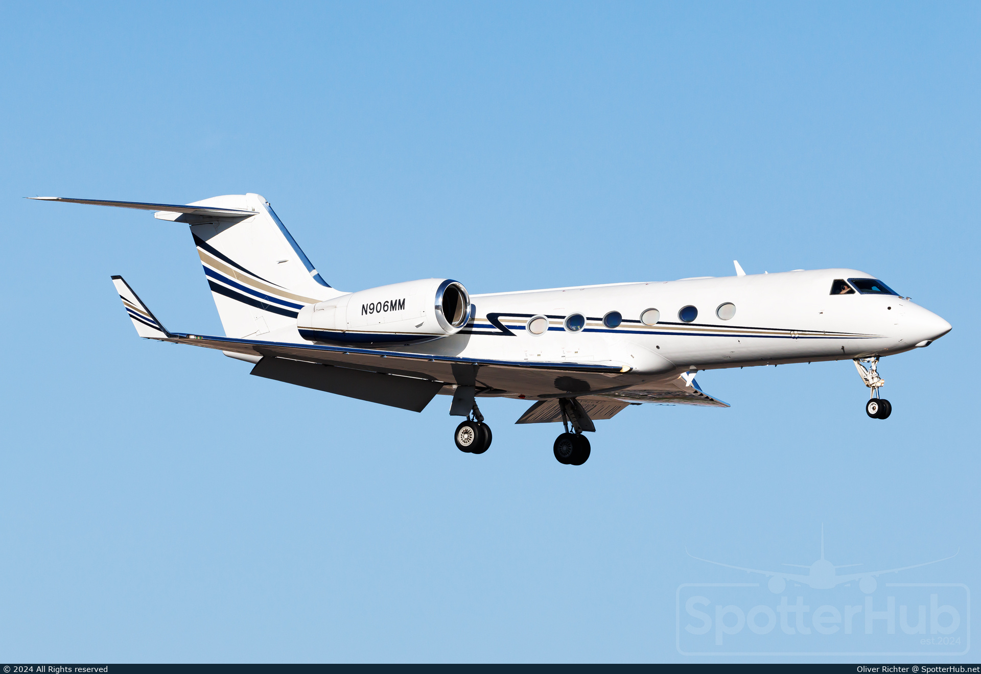Photo of N906MM - Gulfstream GIV-X (G450) operated by STA Jets