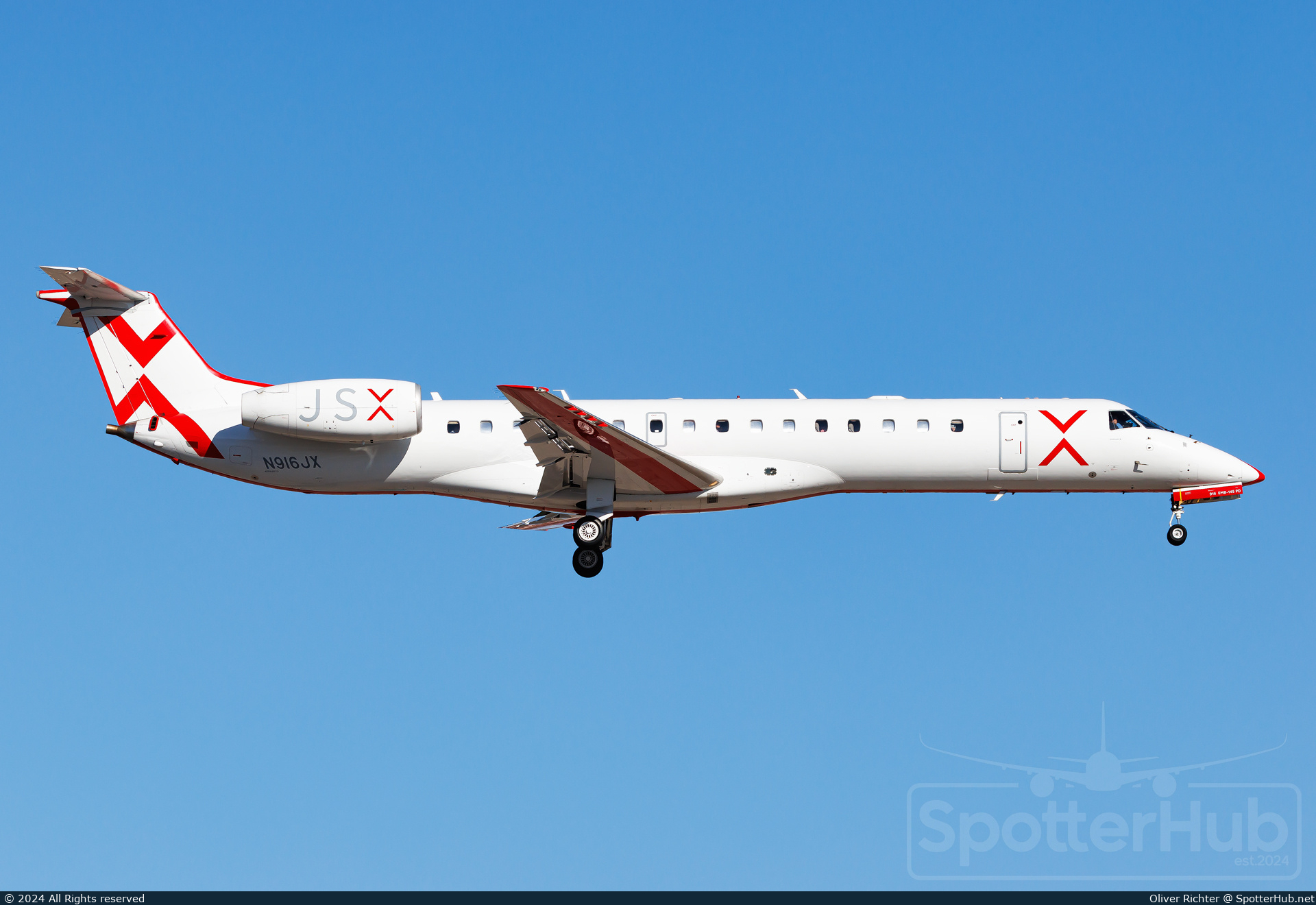 Photo of N916JX - Embraer ERJ-145LR operated by JetSuiteX