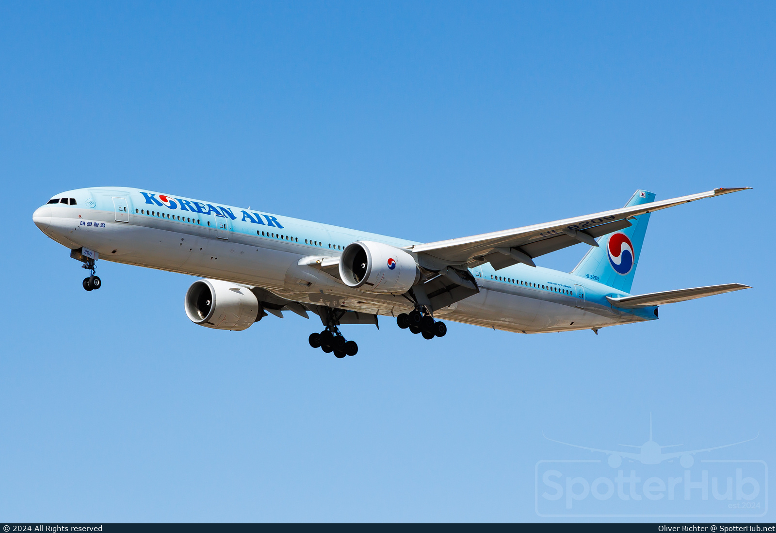 Photo of HL8209 - Boeing 777-3B5(ER) operated by Korean Air