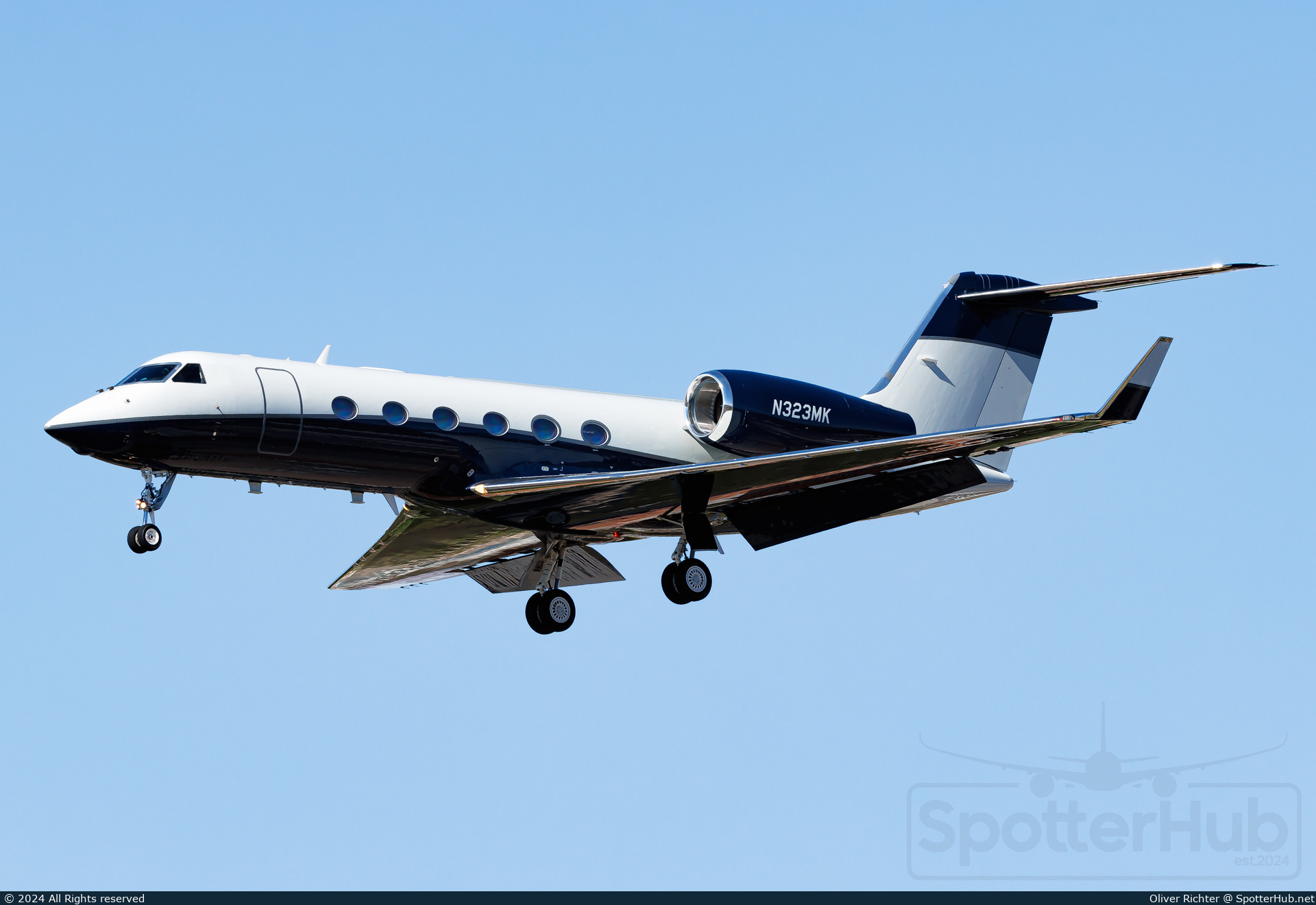 Photo of N323MK - Gulfstream GIV-X (G350) operated by Private