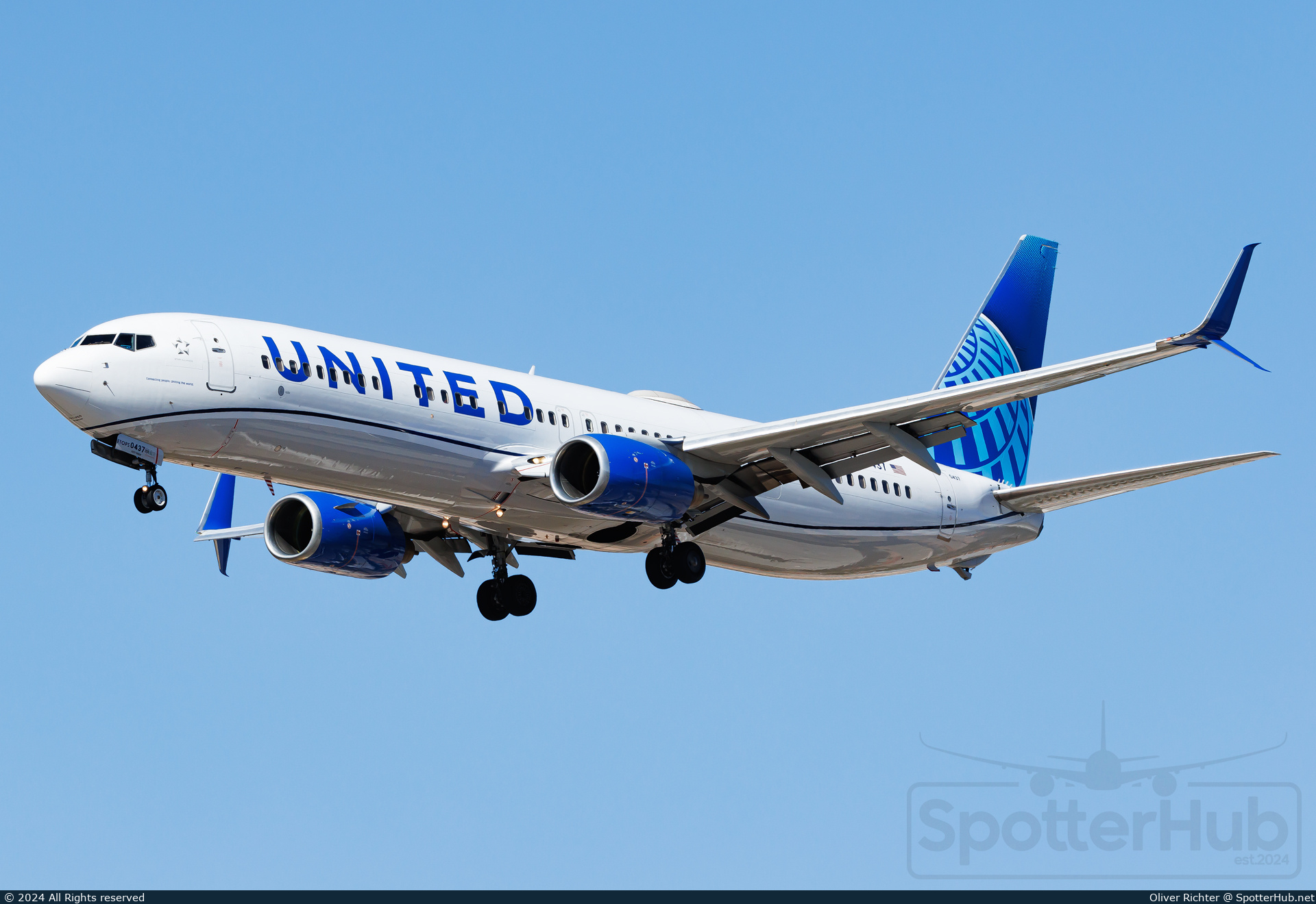 Photo of N37437 - Boeing 737-924(ER) operated by United Airlines