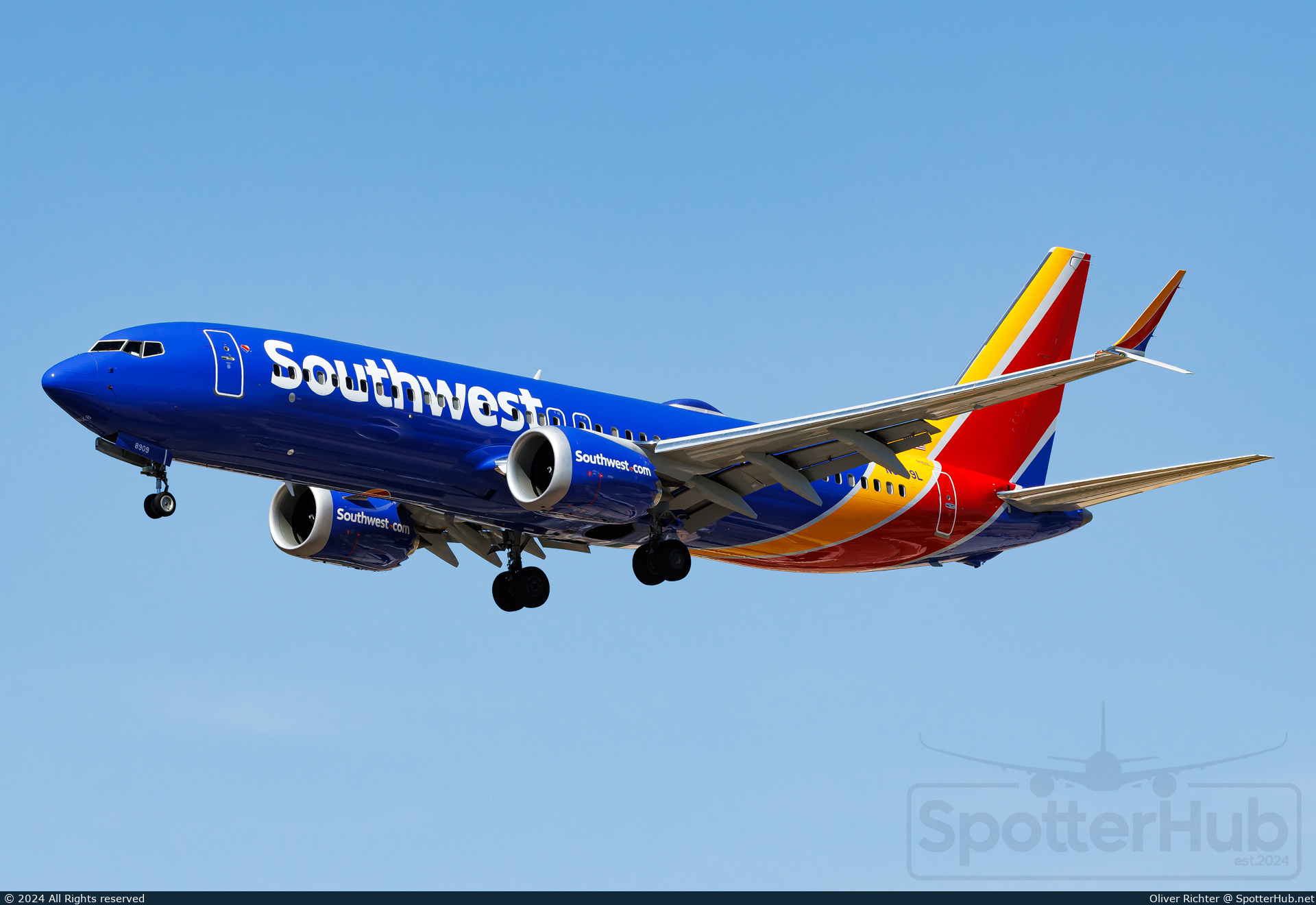 Photo of N8909L - Boeing 737 MAX 8 operated by Southwest Airlines