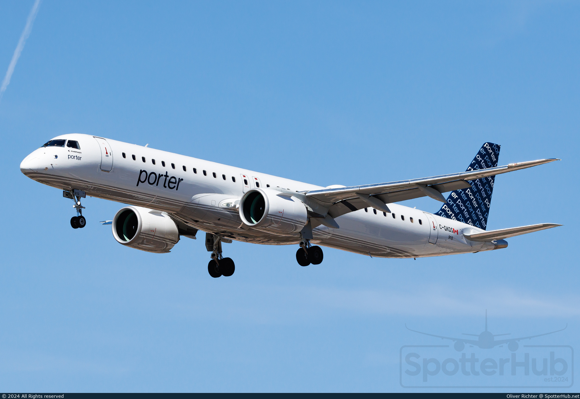 Photo of C-GKQS - Embraer ERJ-195-E2 operated by Porter Airlines