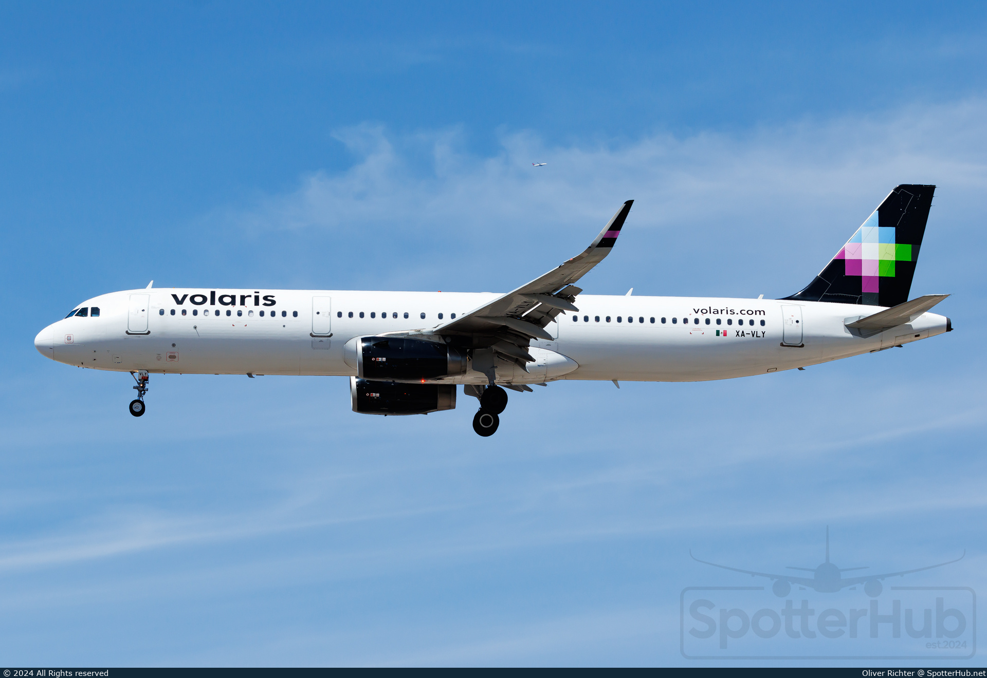 Photo of XA-VLY - Airbus A321-231 operated by Volaris