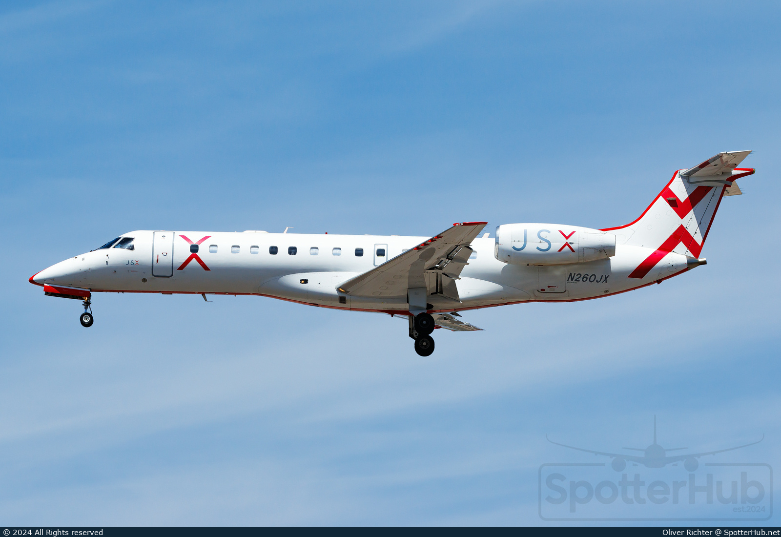 Photo of N260JX - Embraer ERJ-135LR operated by JetSuiteX
