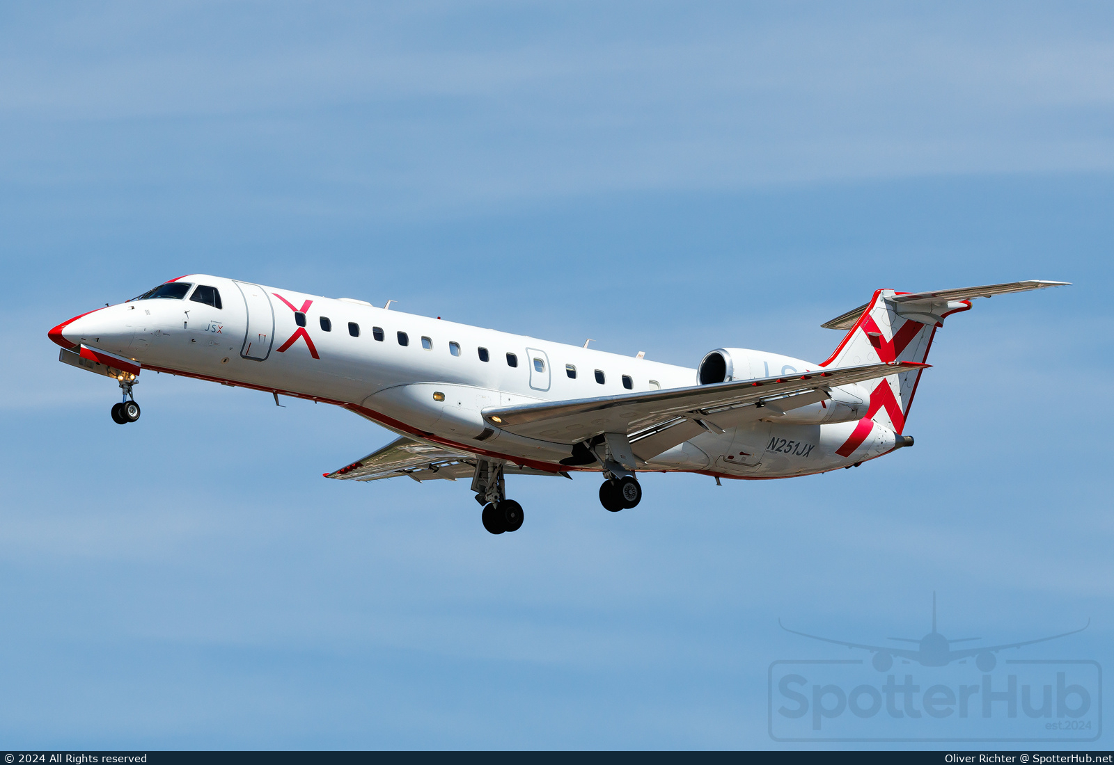 Photo of N251JX - Embraer ERJ-135LR operated by JetSuiteX