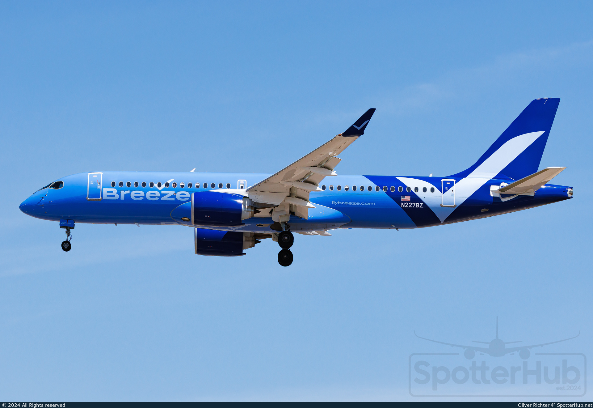 Photo of N227BZ - Airbus A220-300 operated by Breeze Airways