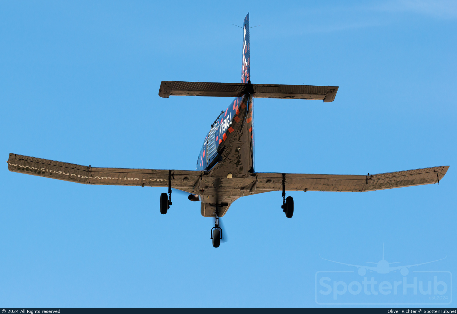 Photo of N750GJ - Pacific Aerospace PAC P-750 XSTOL operated by GoJump Oceanside