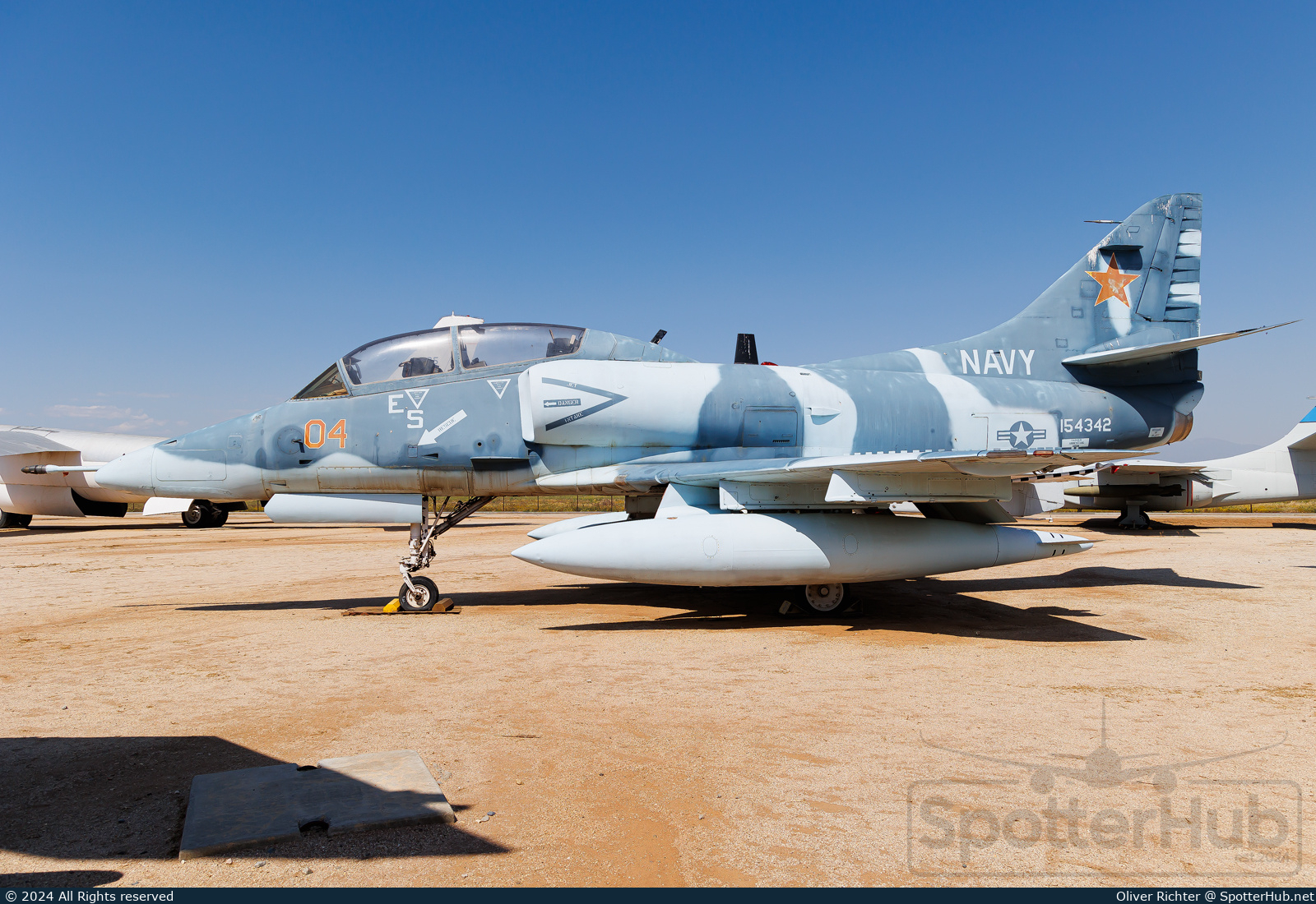 Photo of 154342 - Douglas TA-4J Skyhawk operated by US Navy