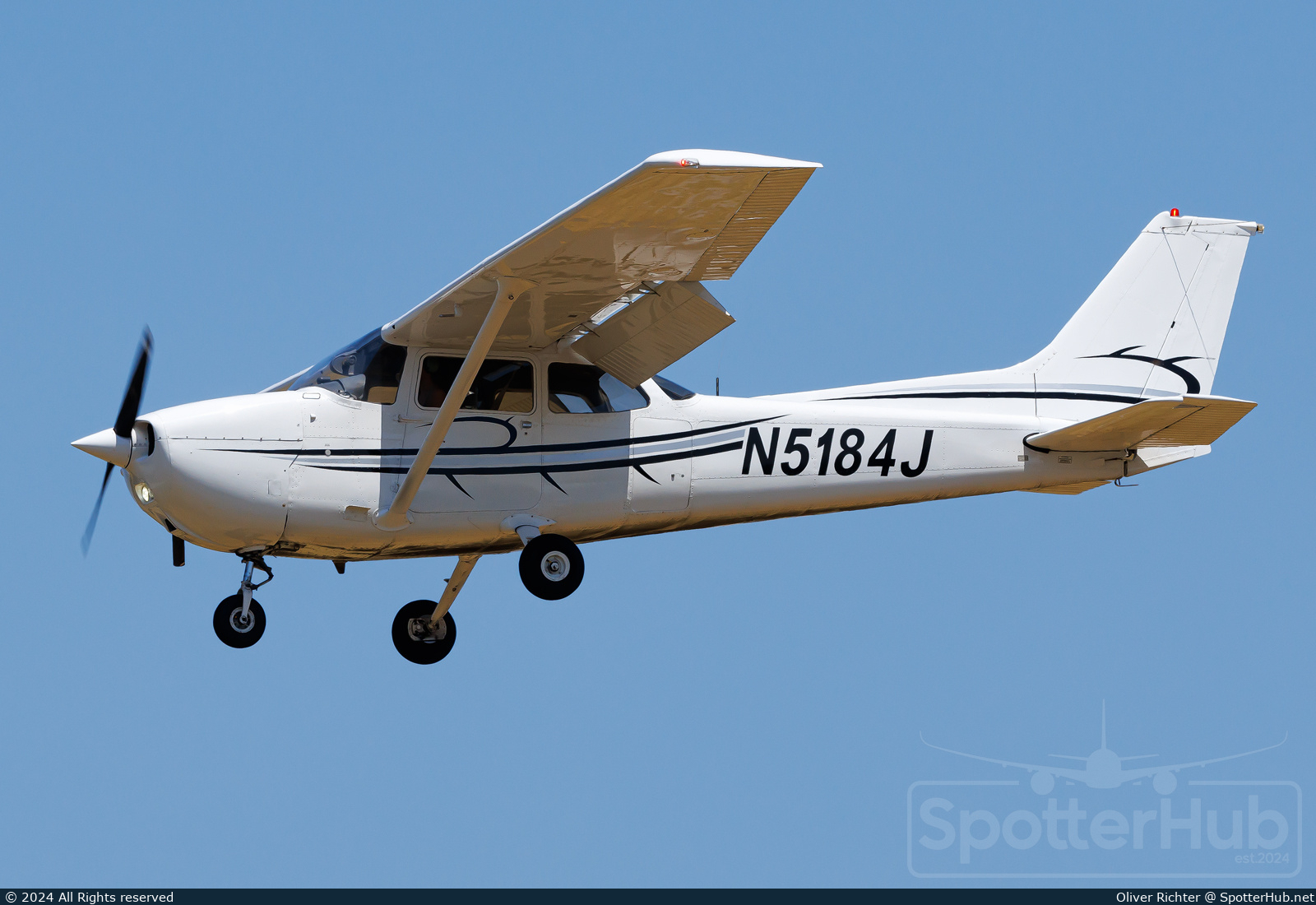 Photo of N5184J - Cessna 172N Skyhawk operated by Riverside Flight Academy