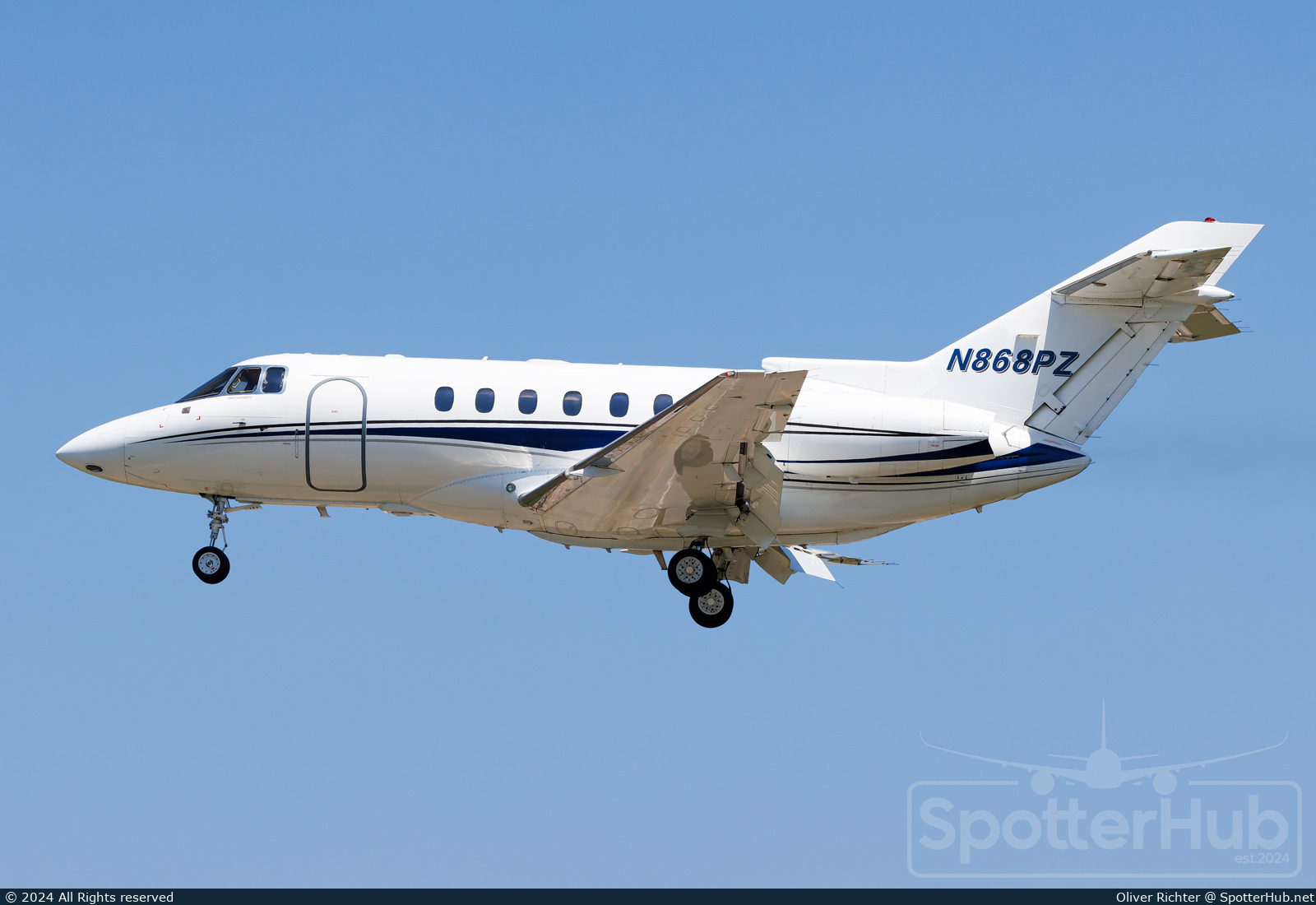 Photo of N868PZ - Hawker Beechcraft 800XP operated by Mach One Air Charters