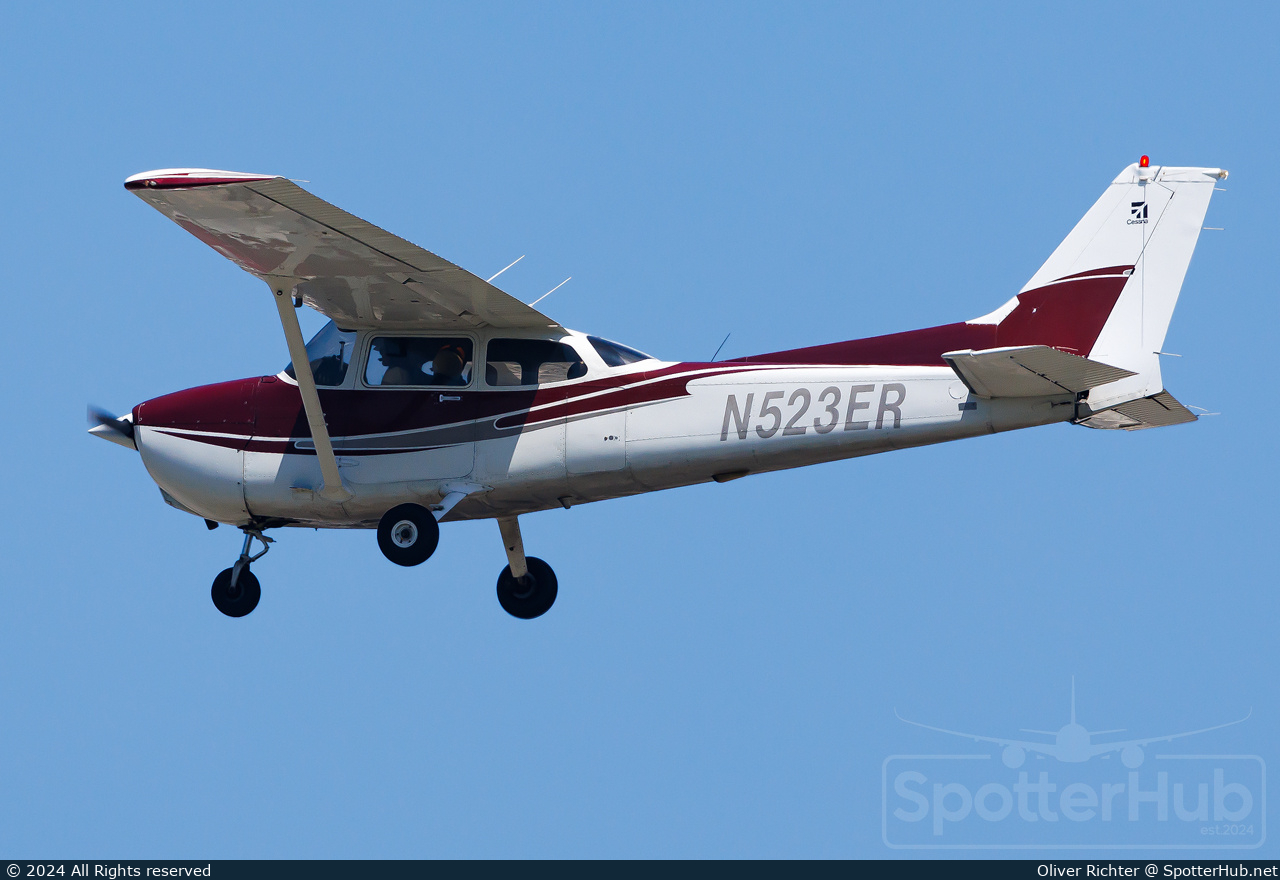 Photo of N523ER - Cessna 172S Skyhawk SP operated by American Aviation VNY