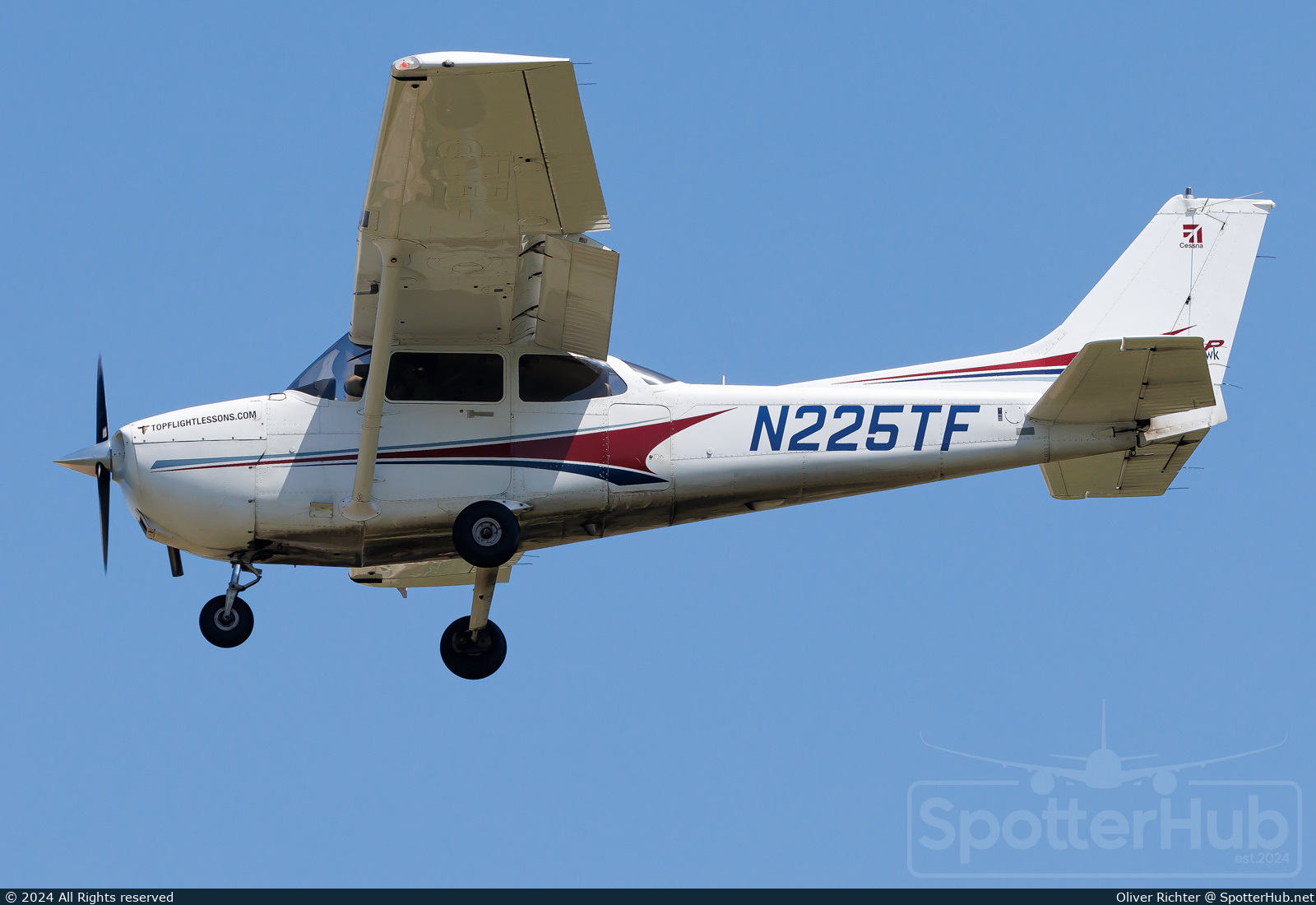 Photo of N225TF - Cessna 172S Skyhawk SP operated by Top Flight Aviation