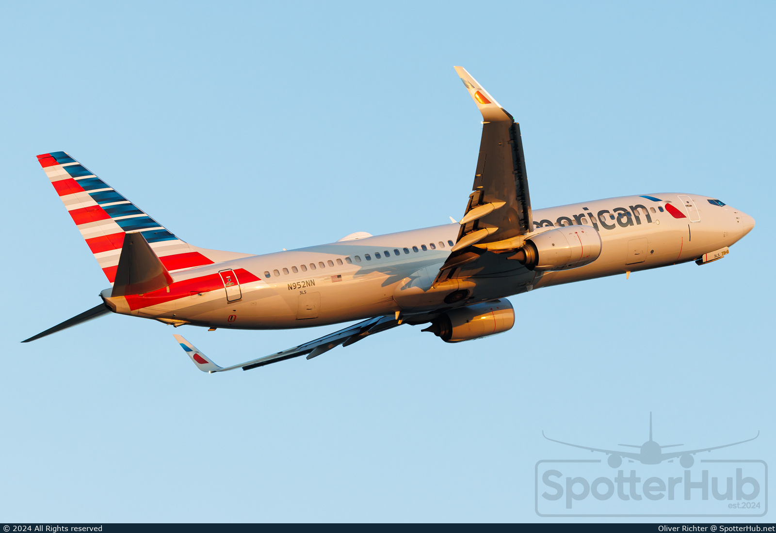 Photo of N952NN - Boeing 737-823 operated by American Airlines