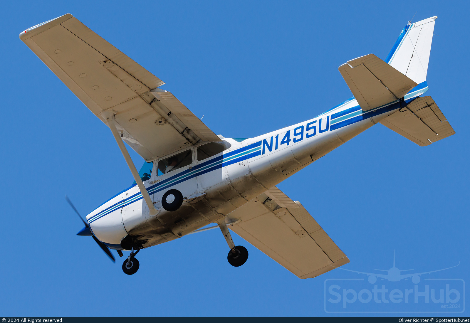 Photo of N1495U - Cessna 172M Skyhawk operated by Plus One Flyers
