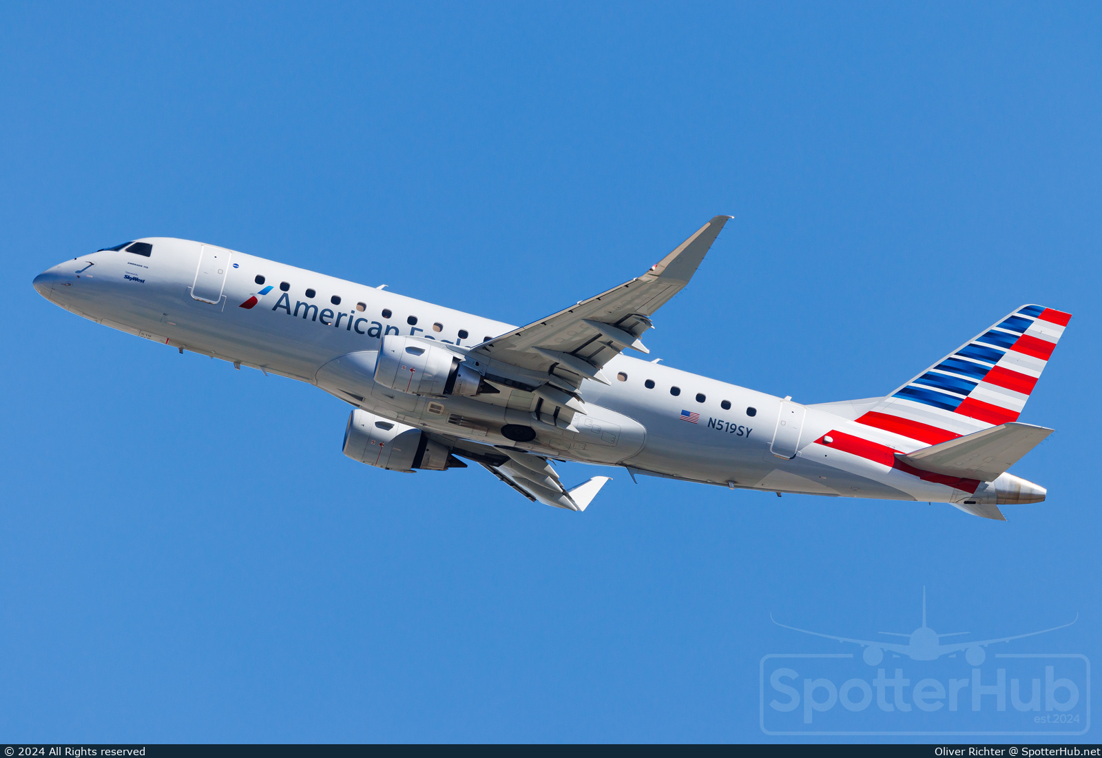 Photo of N519SY - Embraer ERJ-175LR operated by American Eagle (opb SkyWest Airlines)