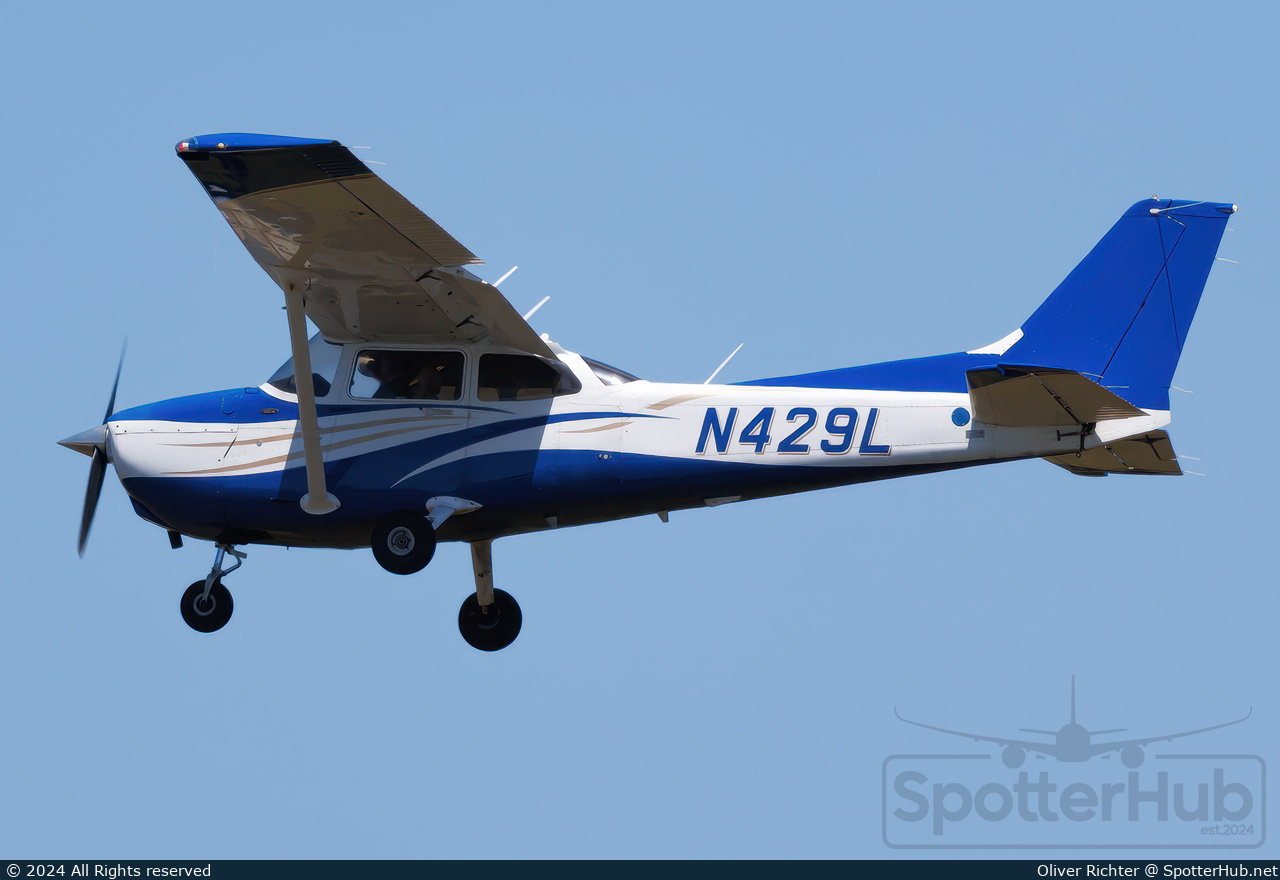 Photo of N429L - Cessna 172S Skyhawk SP operated by Christiansen Aviation