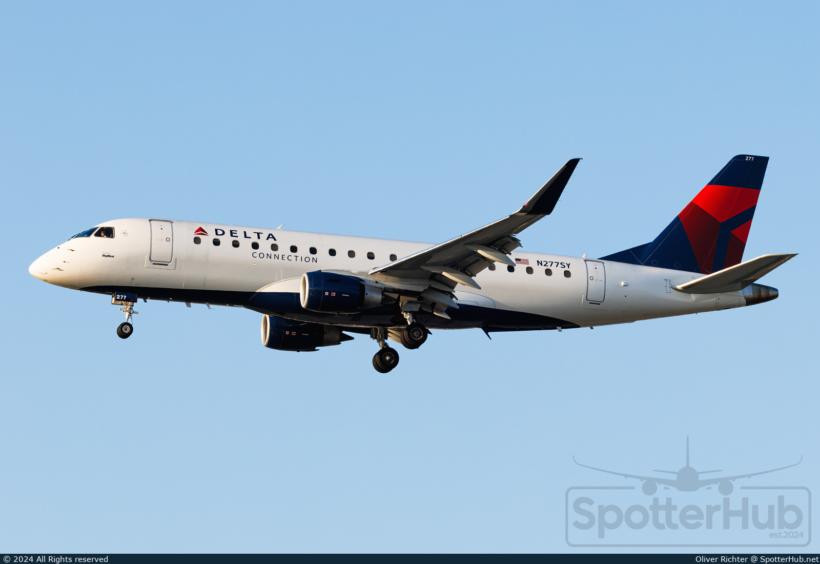 Photo of N277SY - Embraer ERJ-175LR operated by Delta Connection (opb SkyWest Airlines)