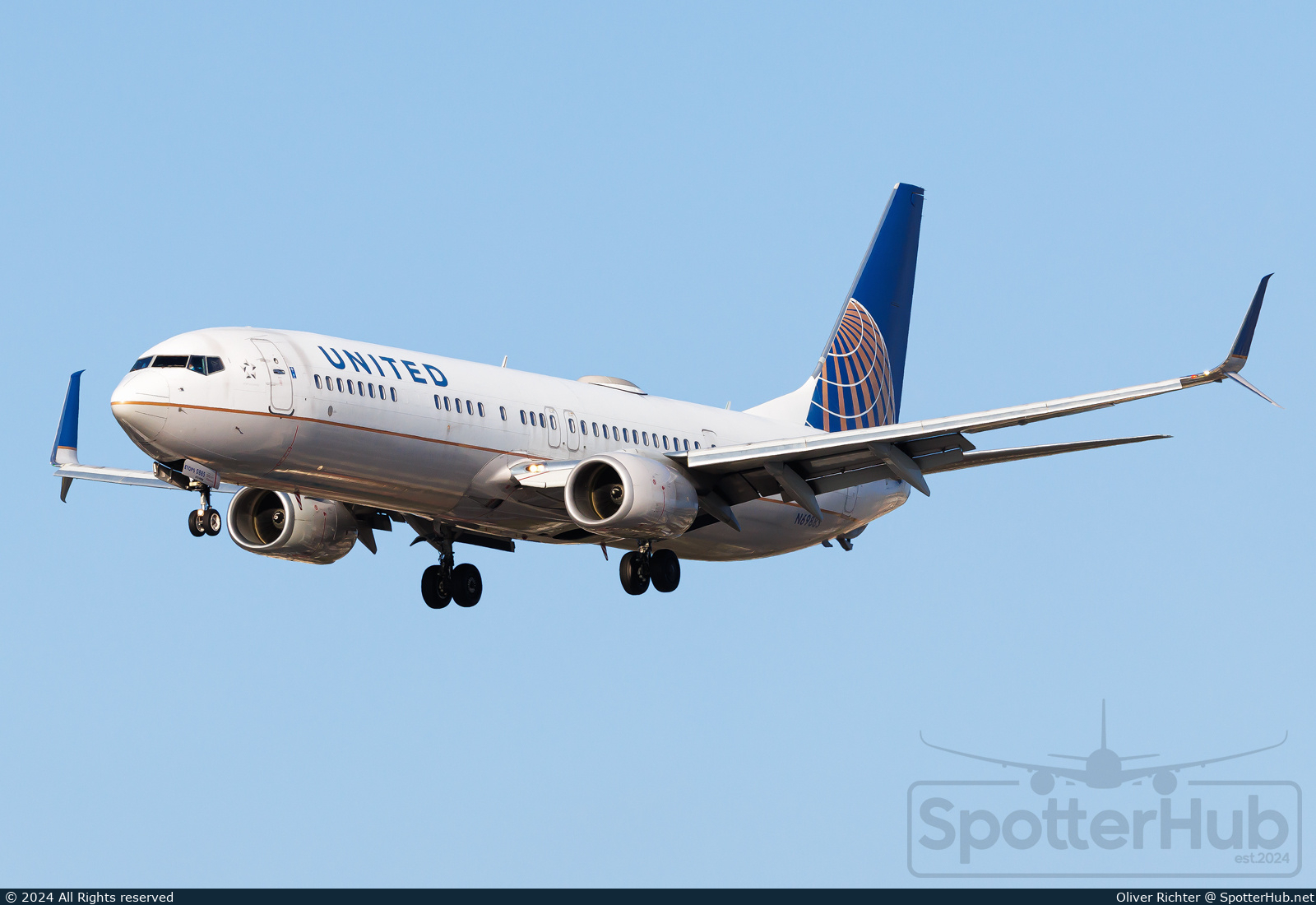 Photo of N69885 - Boeing 737-924(ER) operated by United Airlines