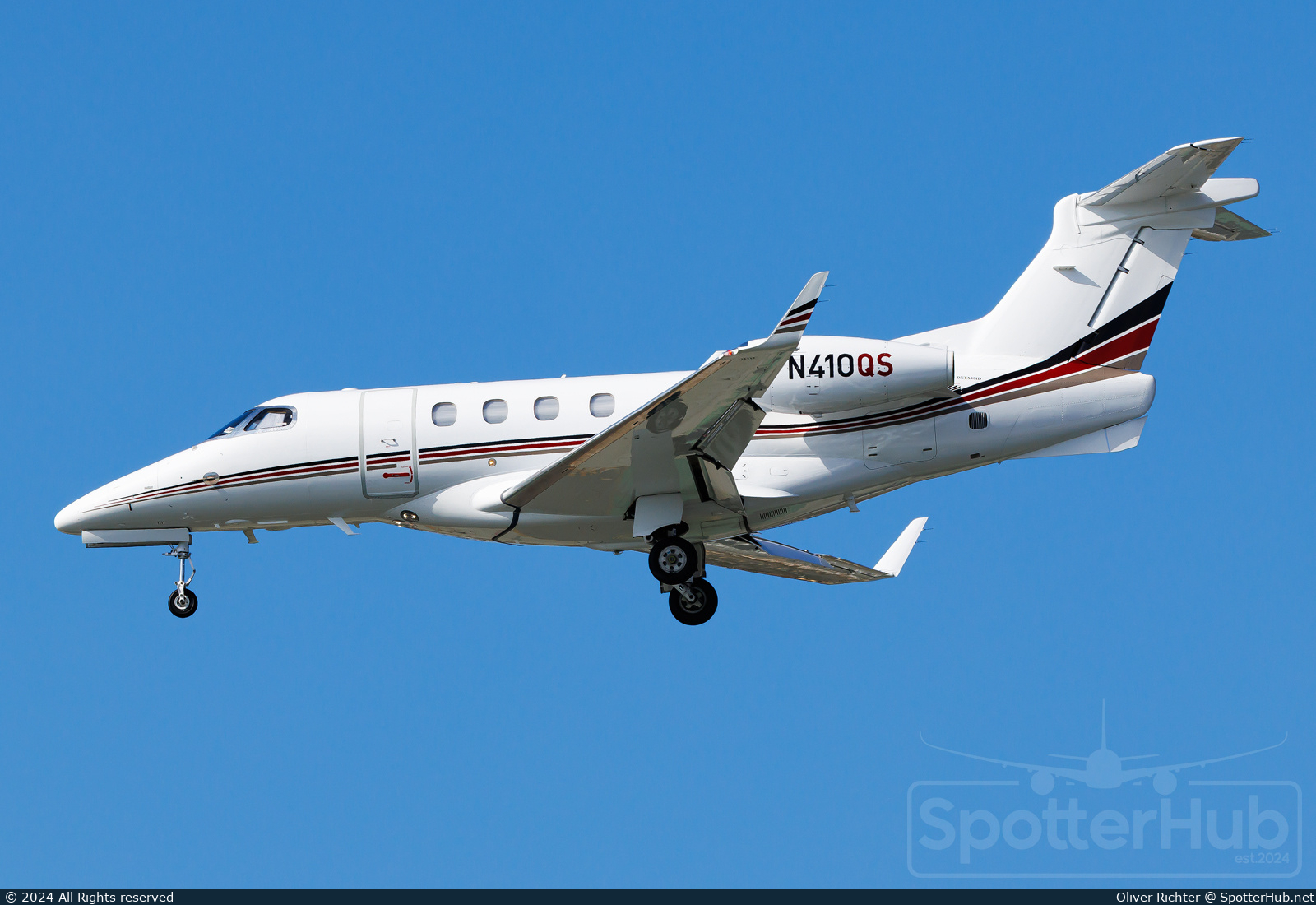 Photo of N410QS - Embraer Phenom 300 operated by NetJets