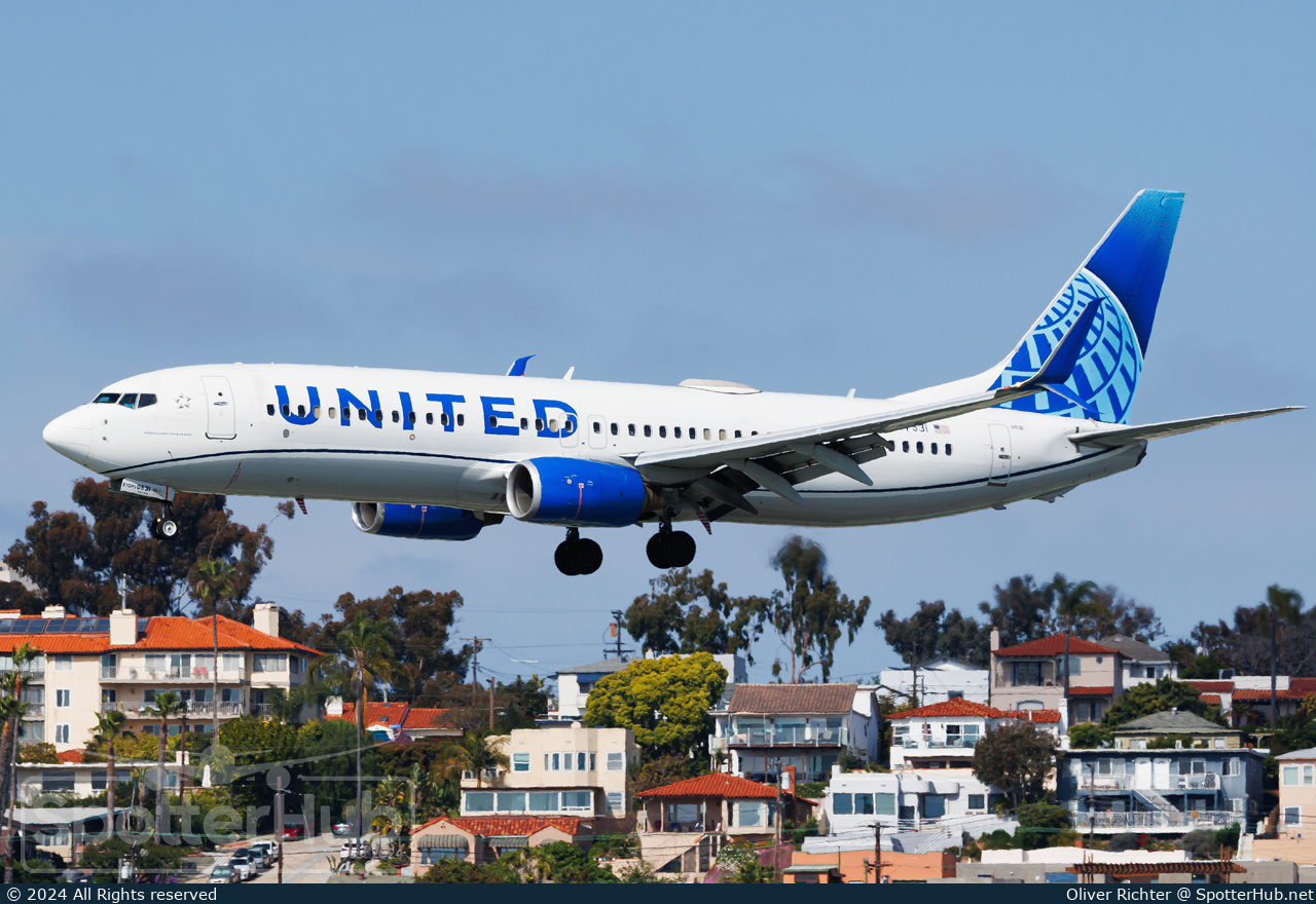 Photo of N87531 - Boeing 737-824 operated by United Airlines