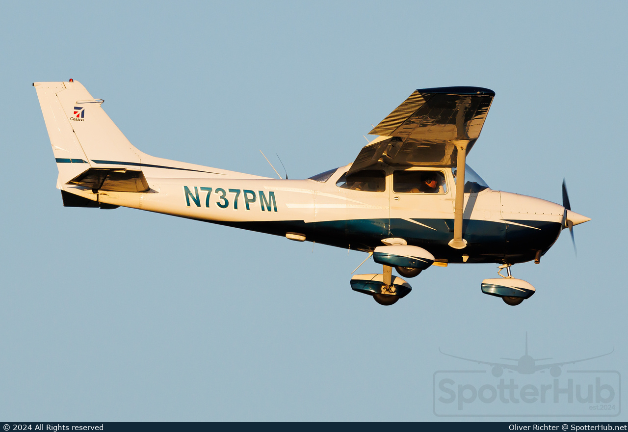 Photo of N737PM - Cessna 172N Skyhawk II operated by SoCal Aviation