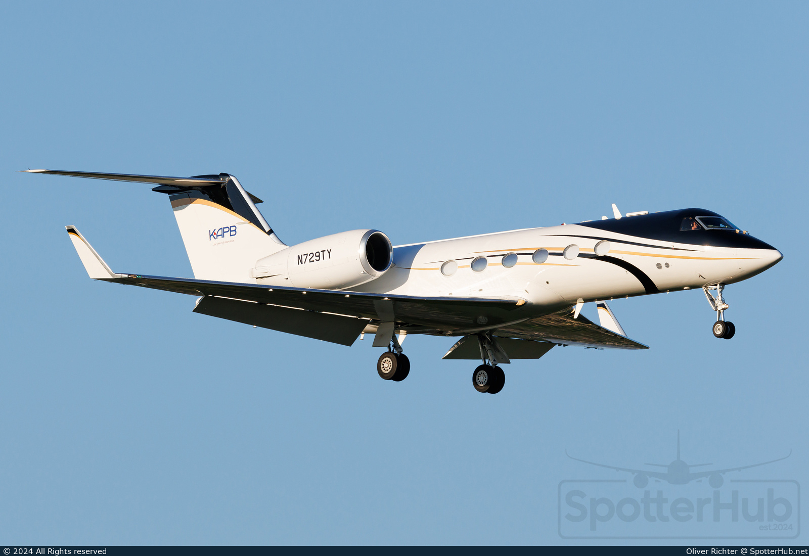 Photo of N729TY - Gulfstream GIV operated by Private