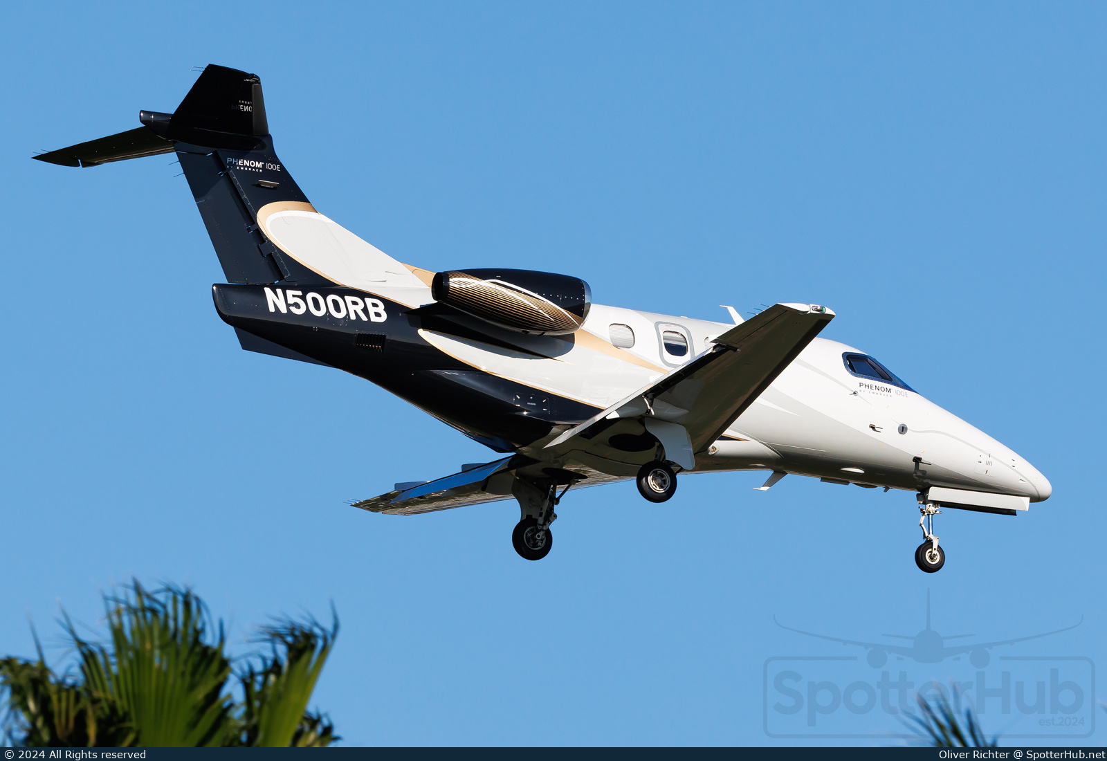 Photo of N500RB - Embraer Phenom 100E operated by Private