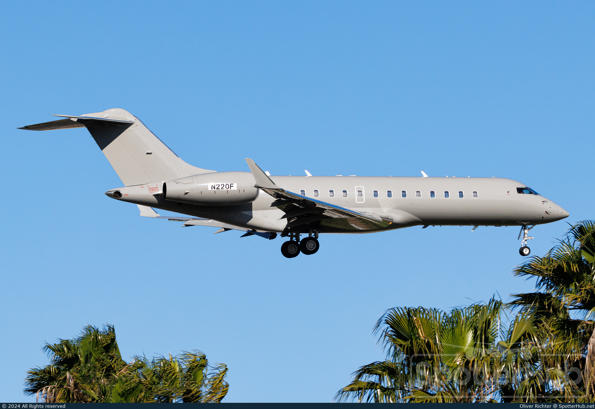 Photo of N220F - Bombardier Global Express operated by Keystone Aviation