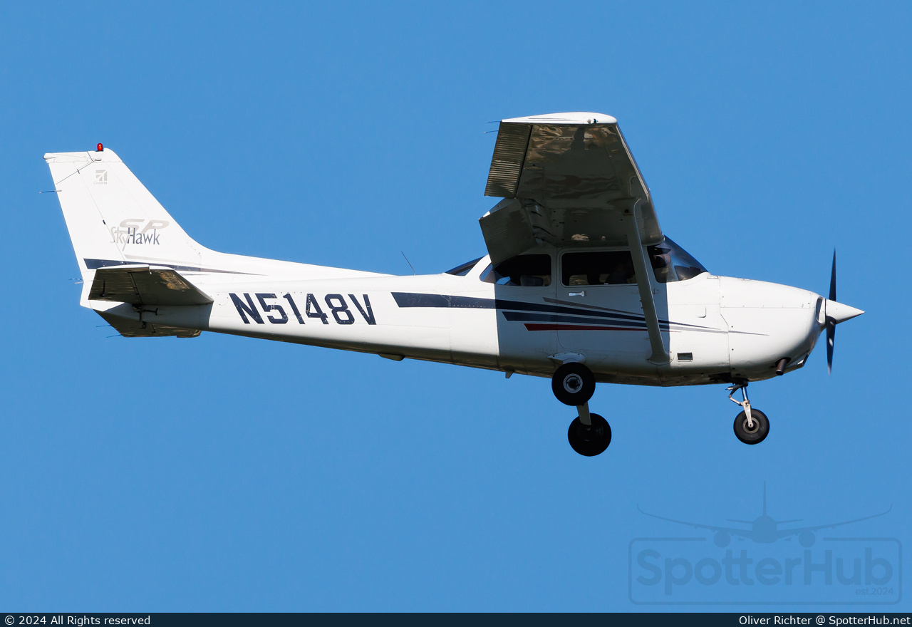 Photo of N5148V - Cessna 172S Skyhawk SP operated by Santa Monica Flyers