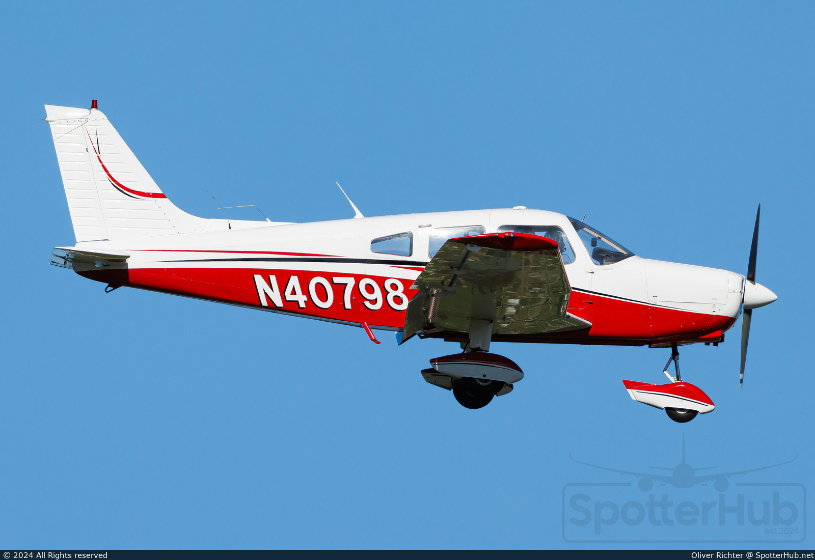 Photo of N40798 - Piper PA-28-151 Cherokee Warrior operated by ActivePILOT