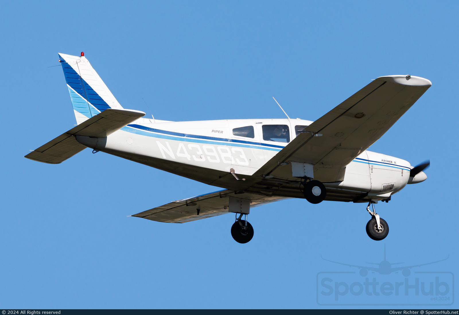 Photo of N43983 - Piper PA-28-181 Archer II operated by Coast Flight Training
