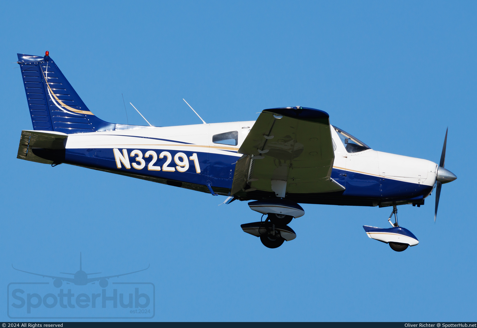 Photo of N32291 - Piper PA-28-151 Cherokee Warrior operated by ActivePILOT