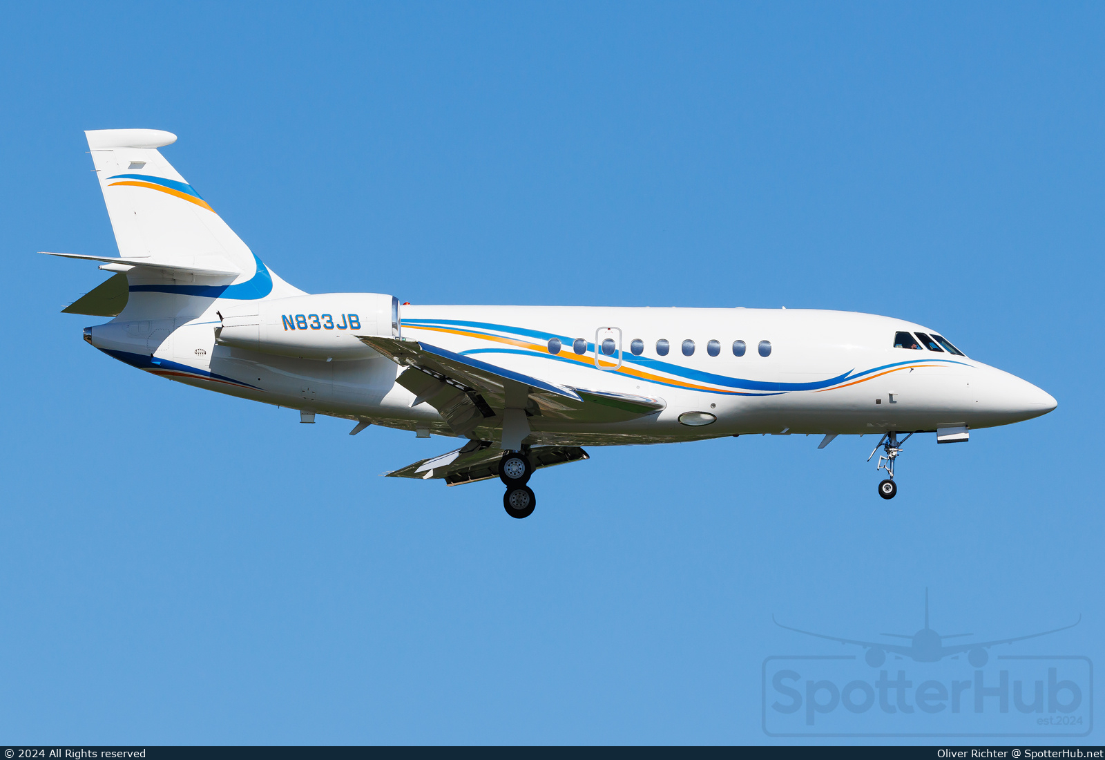 Photo of N833JB - Dassault Falcon 2000EX operated by Clay Lacy Aviation
