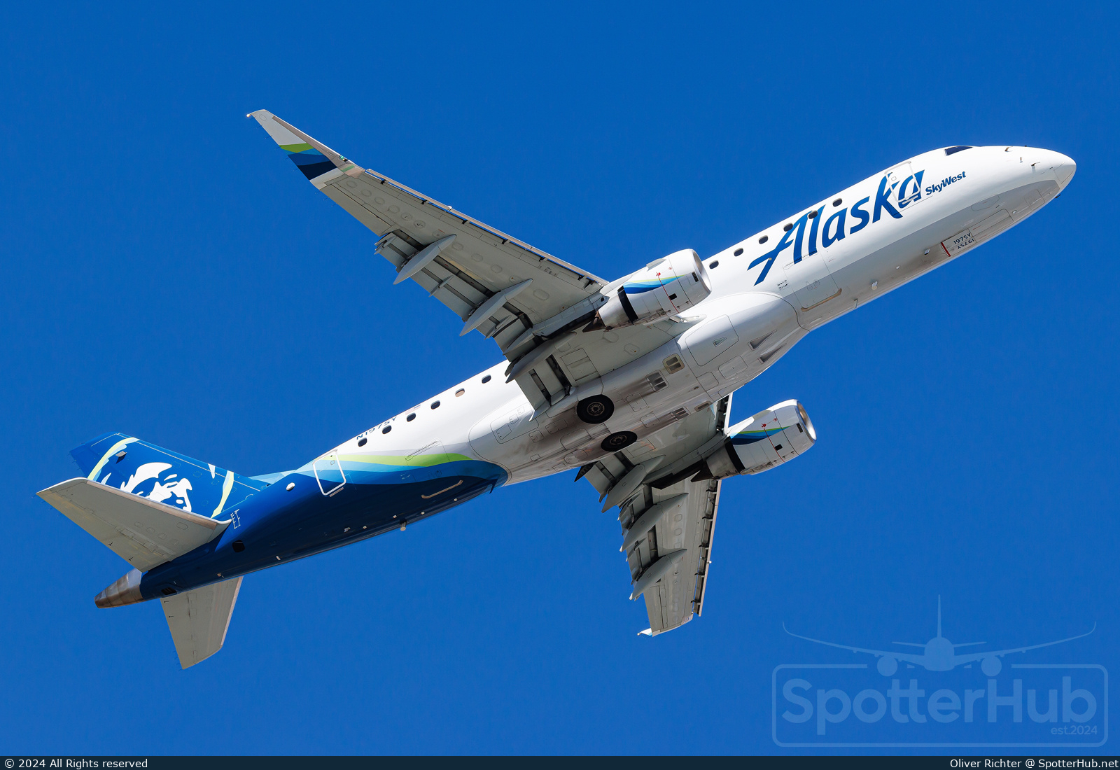 Photo of N197SY - Embraer ERJ-175LR operated by Alaska Airlines (opb Skywest Airlines)
