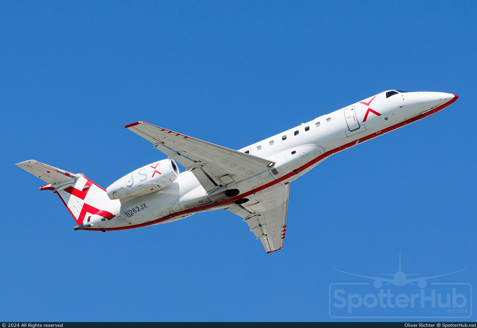 Photo of N262JX - Embraer ERJ-135LR operated by JetSuiteX
