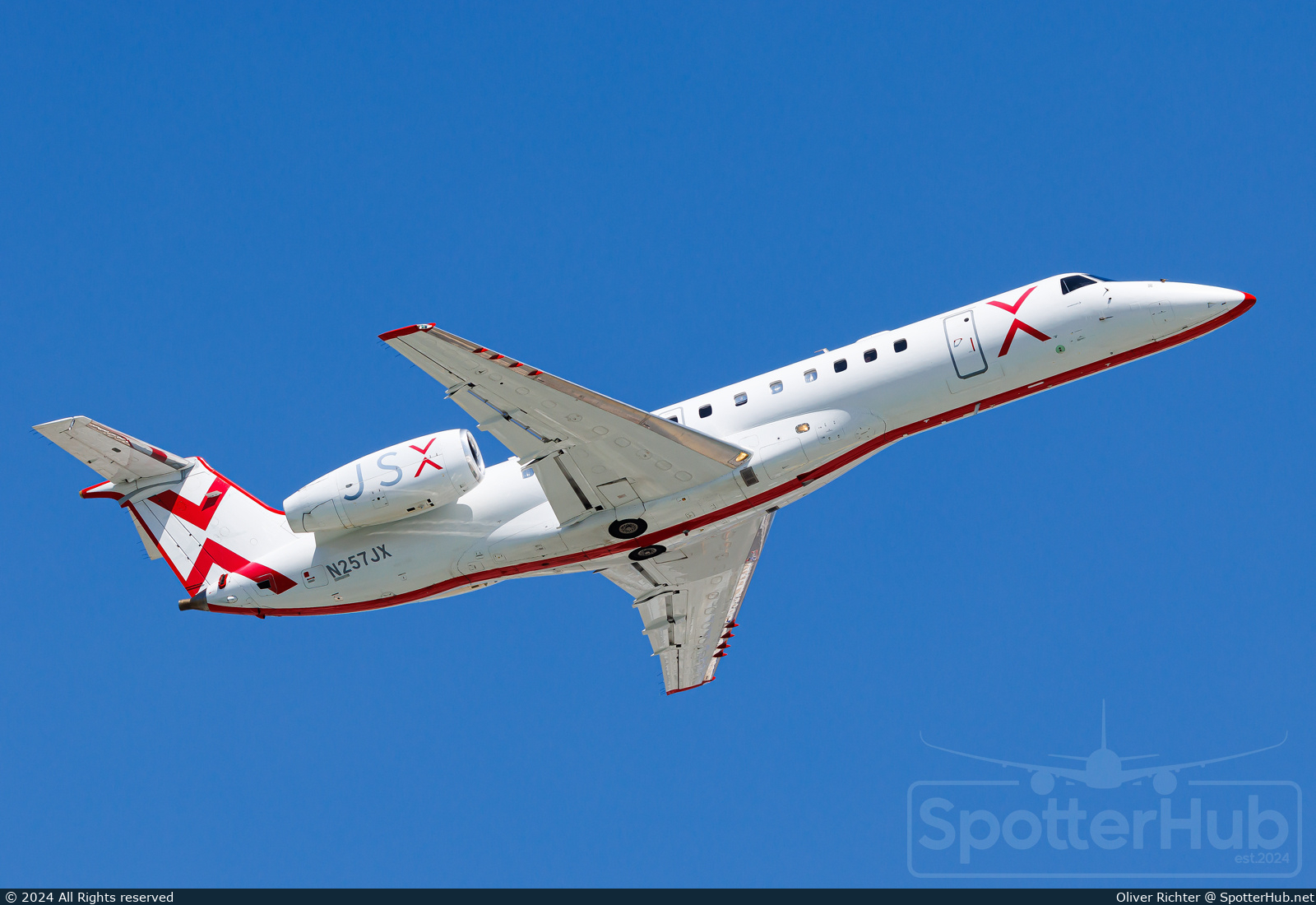 Photo of N257JX - Embraer ERJ-135LR operated by JetSuiteX