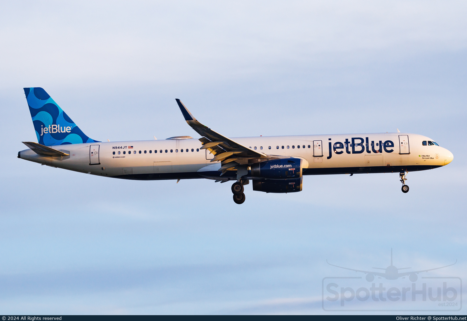 Photo of N944JT - Airbus A321-231 operated by jetBlue Airways
