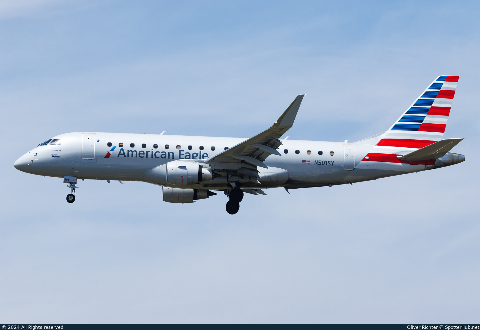 Photo of N501SY - Embraer ERJ-175LR operated by American Eagle (opb SkyWest Airlines)