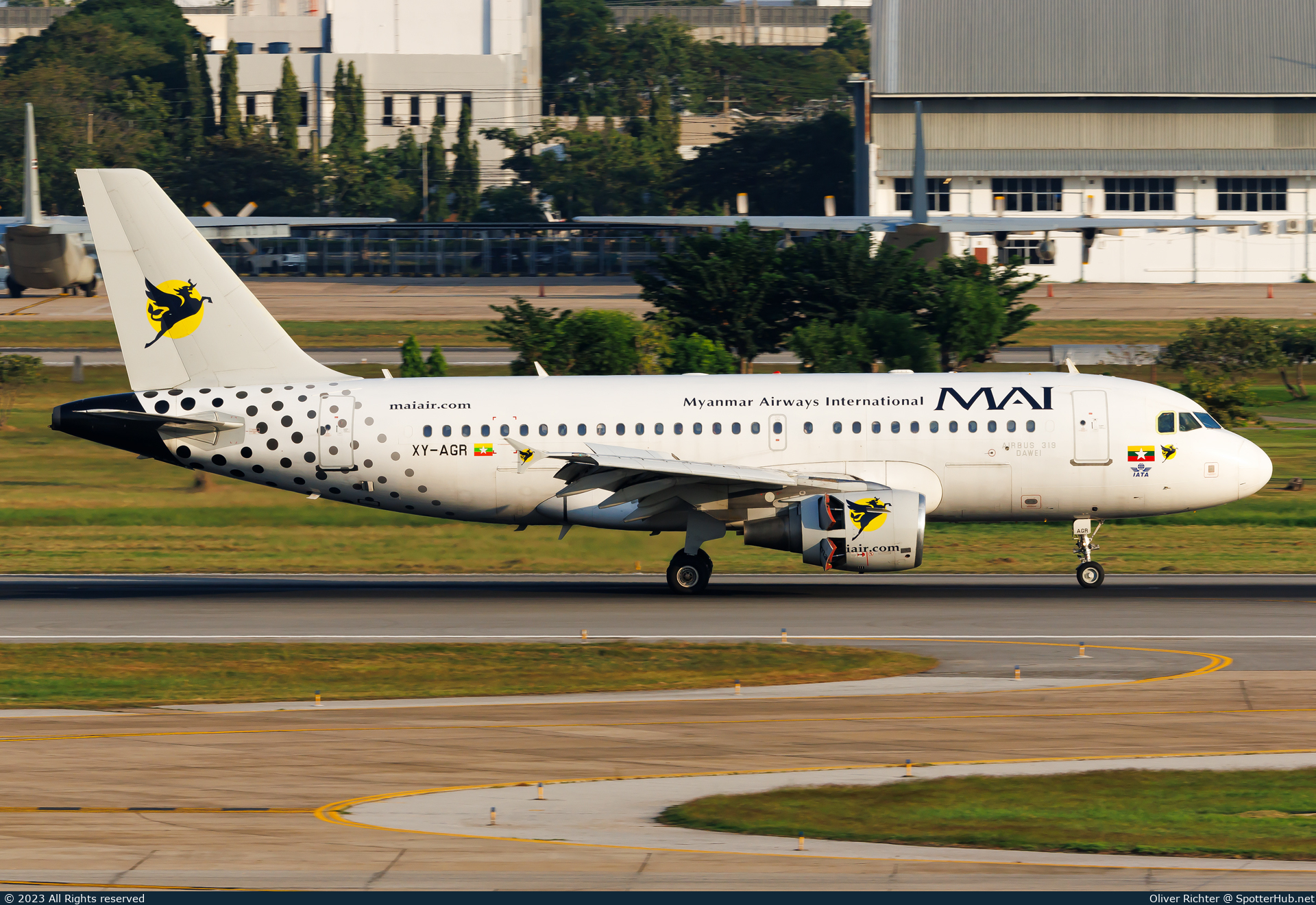 Photo of XY-AGR - Airbus A319-112 operated by Myanmar Airways International