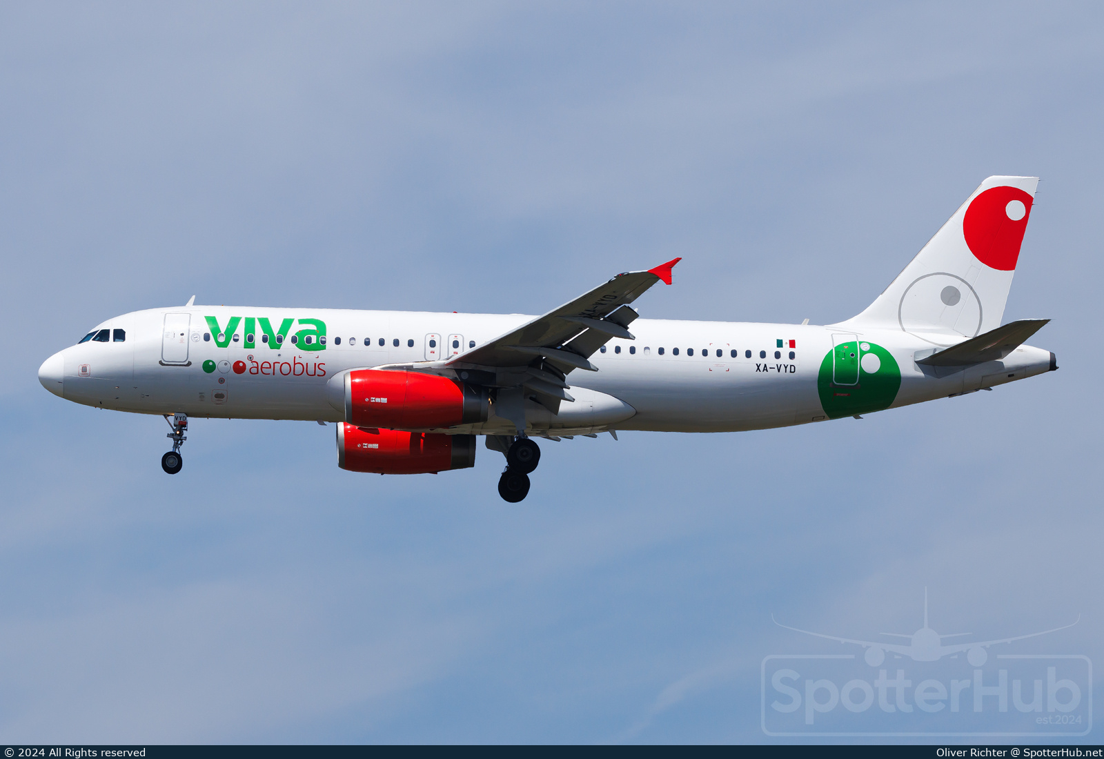 Photo of XA-VYD - Airbus A320-232 operated by Viva Aerobus