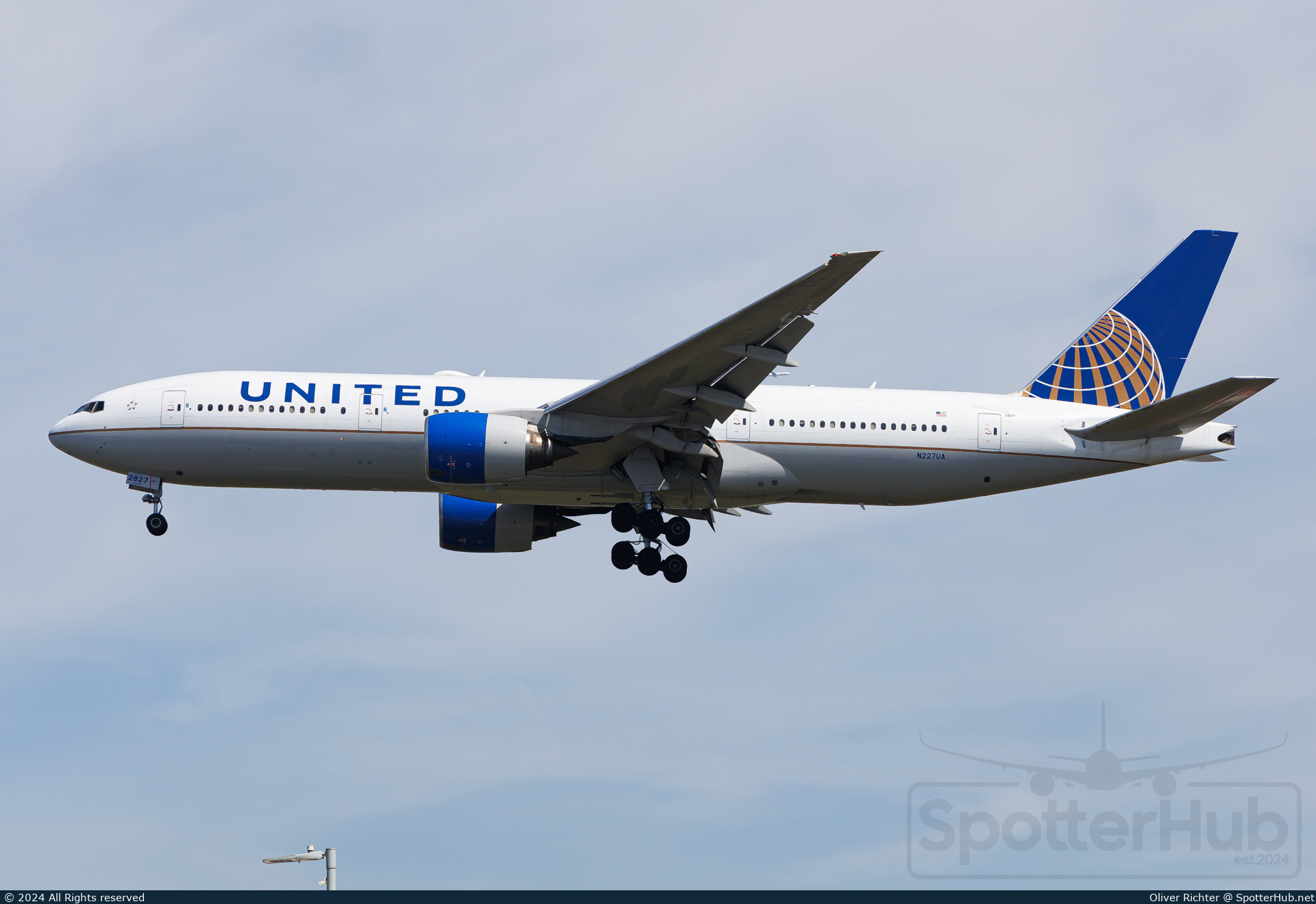 Photo of N227UA - Boeing 777-222(ER) operated by United Airlines