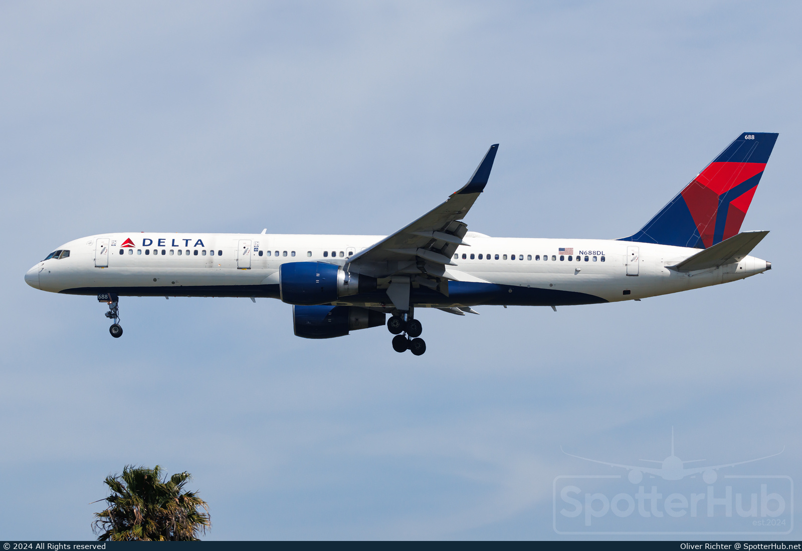 Photo of N688DL - Boeing 757-232 operated by Delta Air Lines