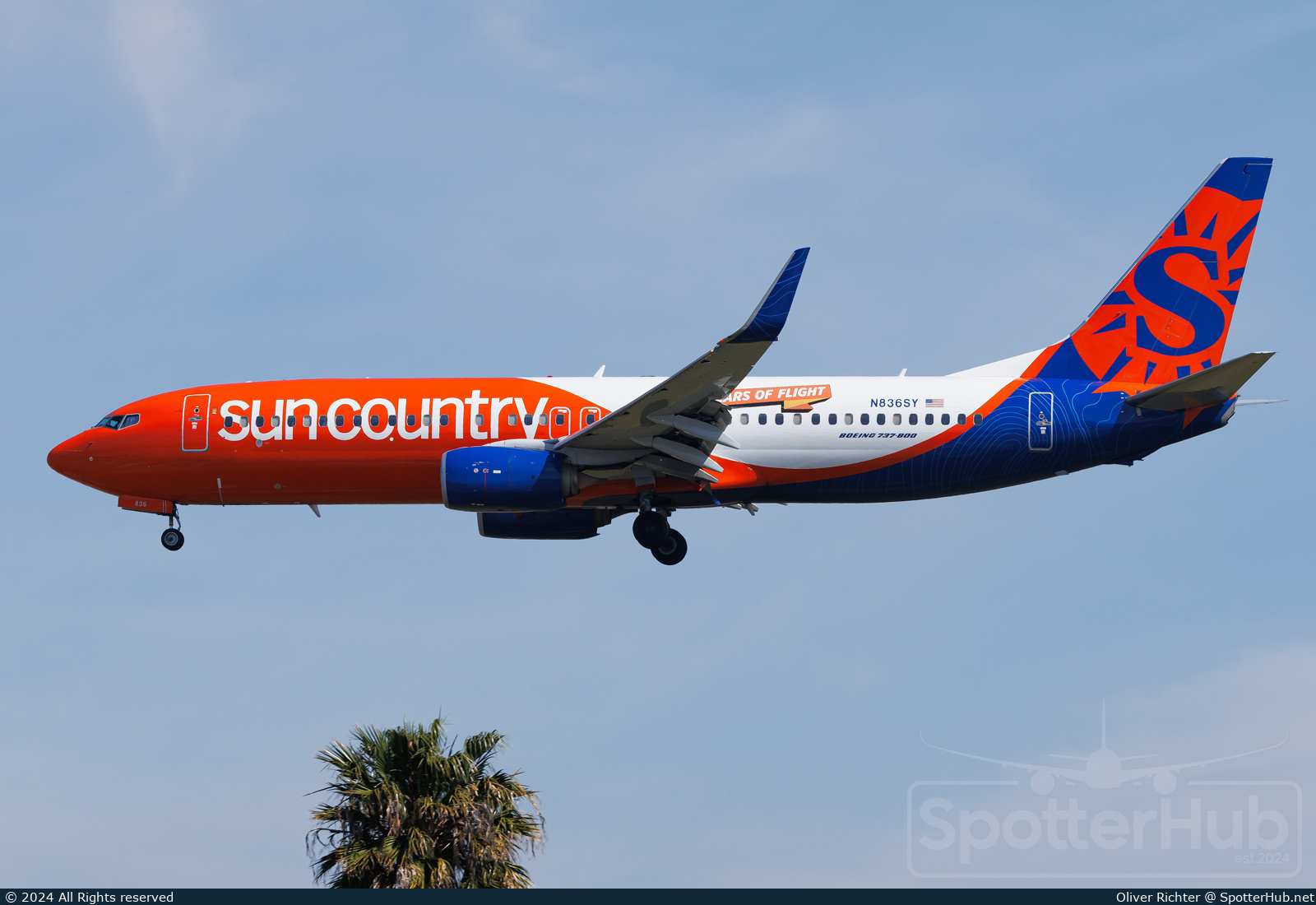 Photo of N836SY - Boeing 737-8KN operated by Sun Country Airlines